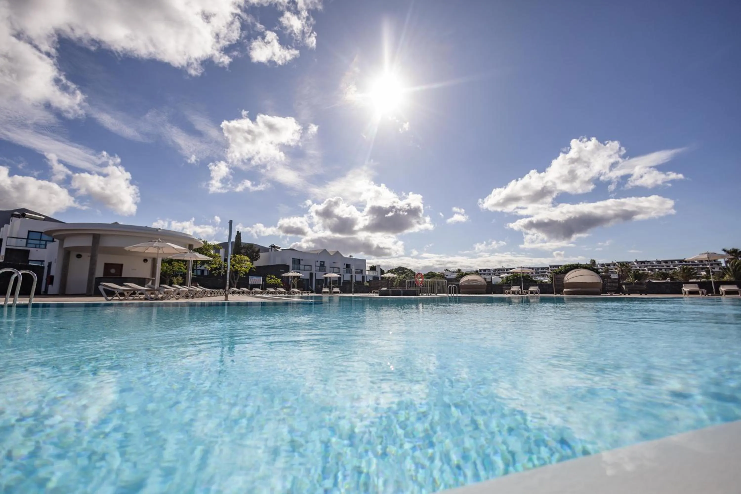 Swimming pool in Caybeach Papagayos