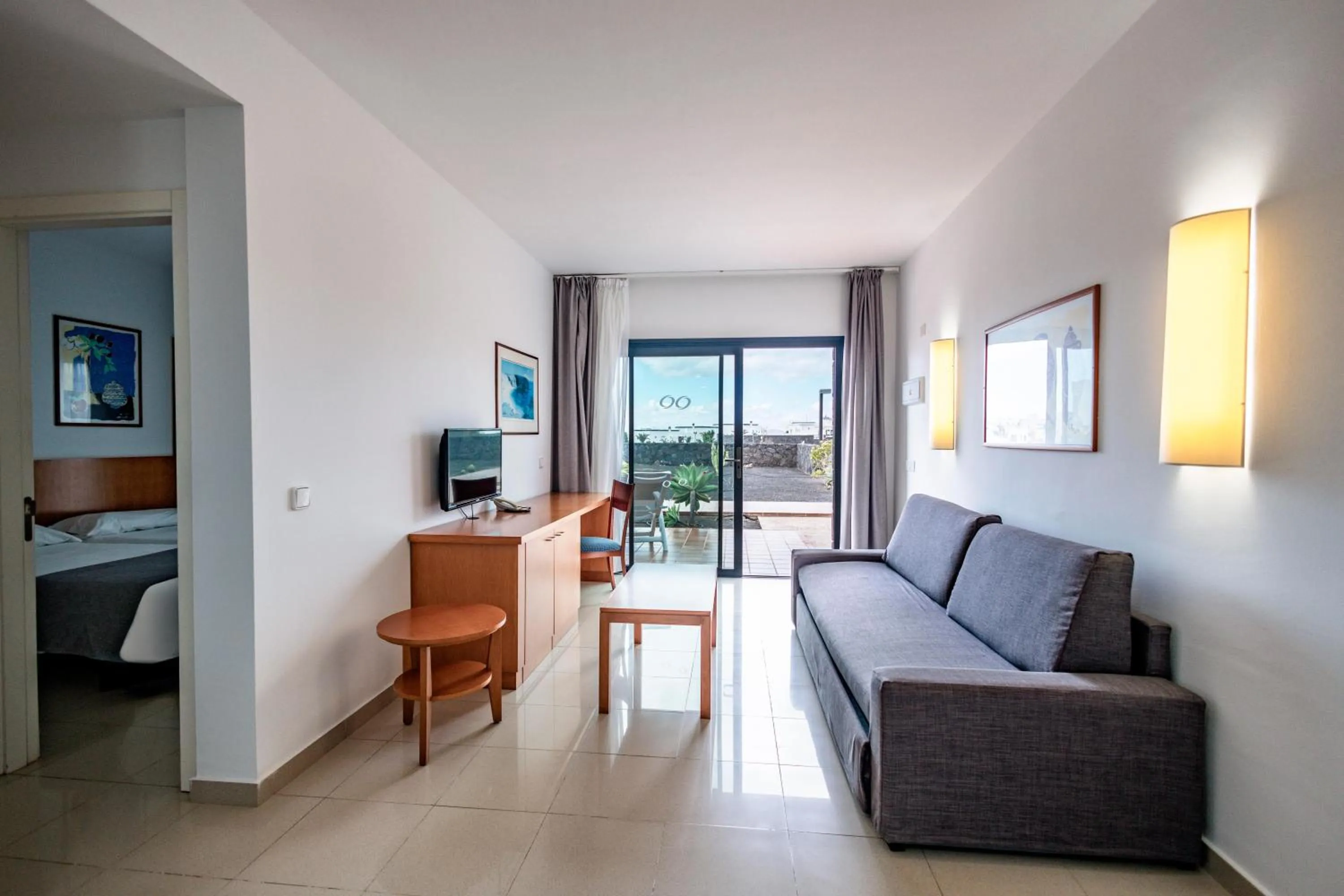 Photo of the whole room, Bed in Caybeach Papagayos