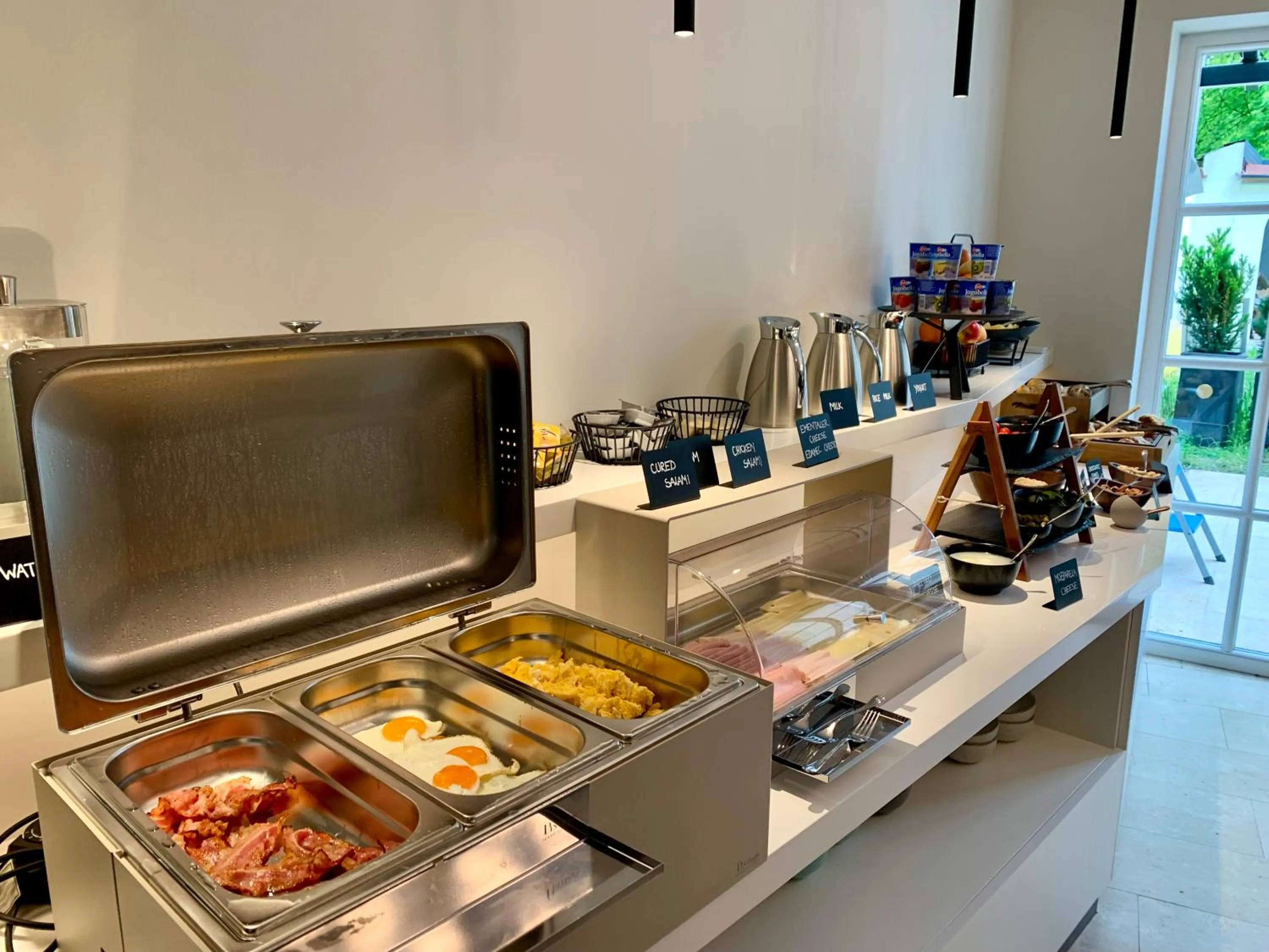 Coffee/tea facilities in Bloom Hotel