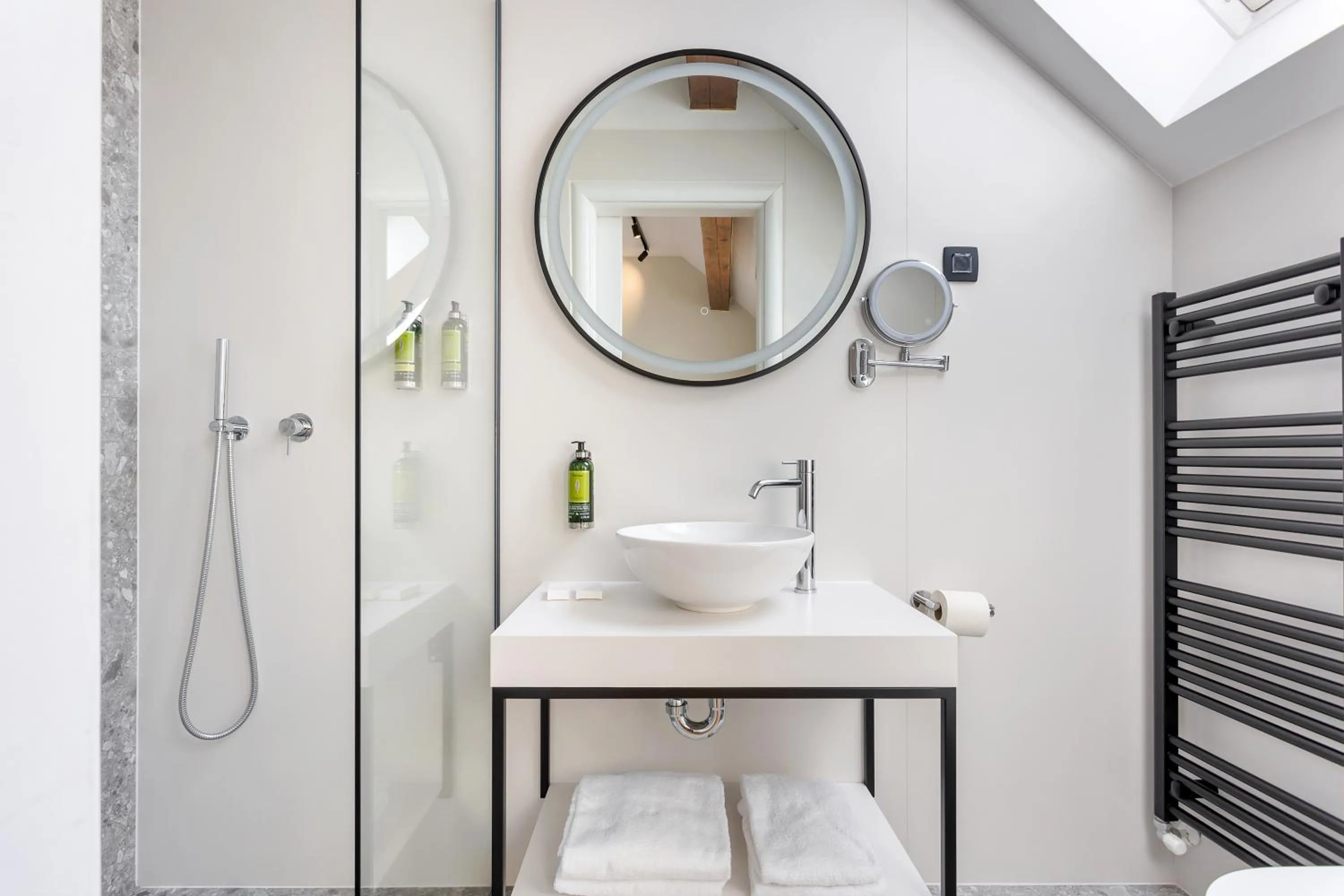 Bathroom in Bloom Hotel