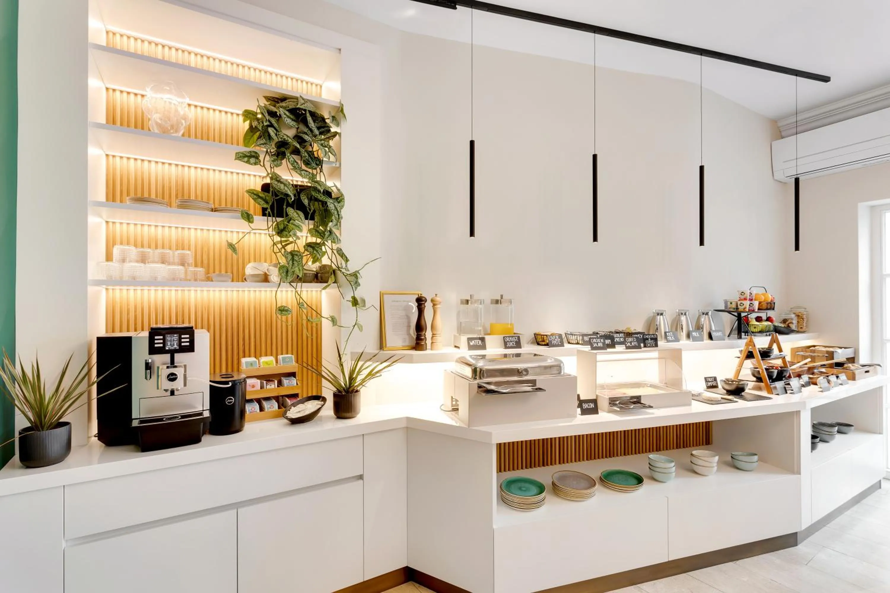 Coffee/tea facilities in Bloom Hotel