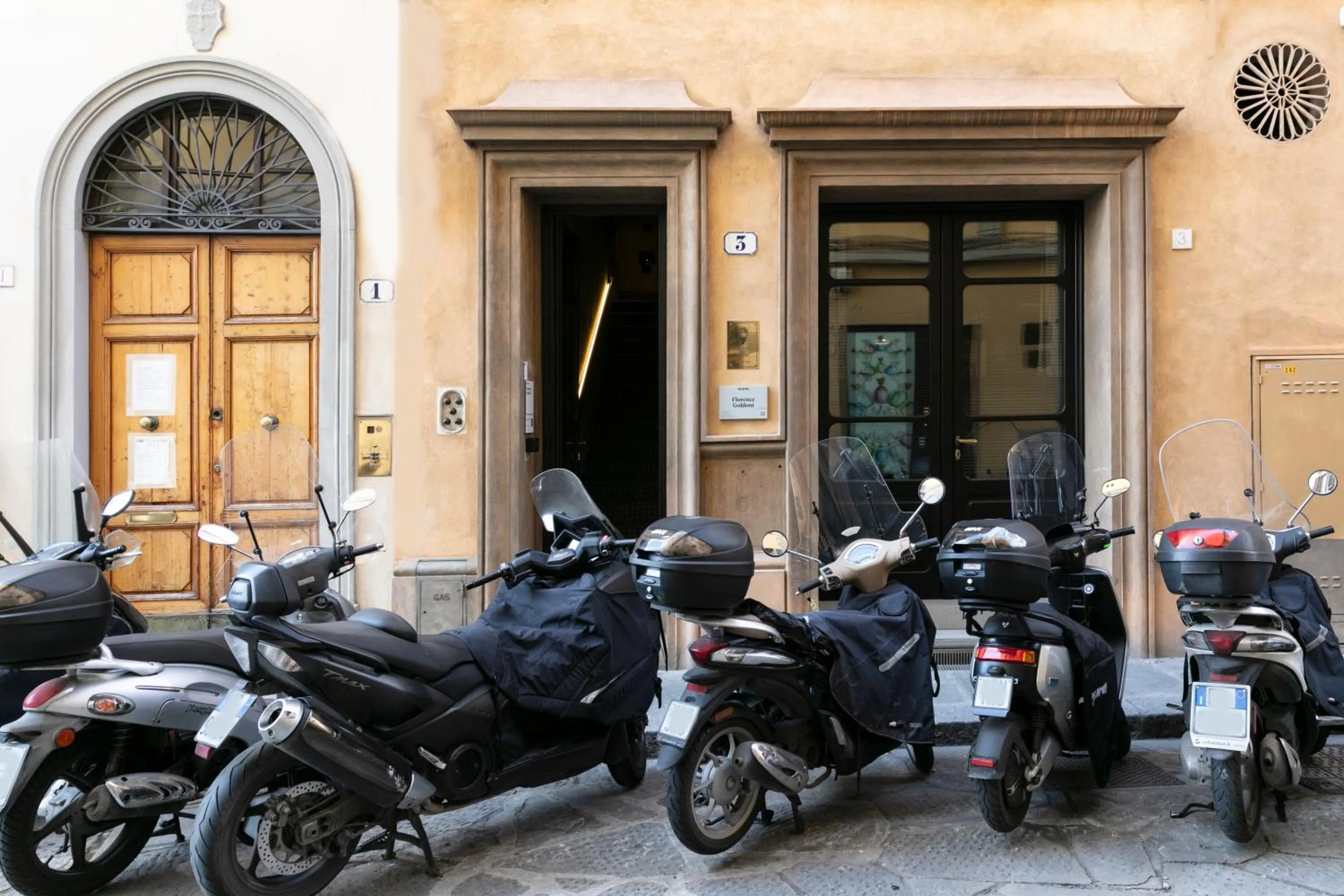Facade/entrance in Numa Florence Palazzo Moro