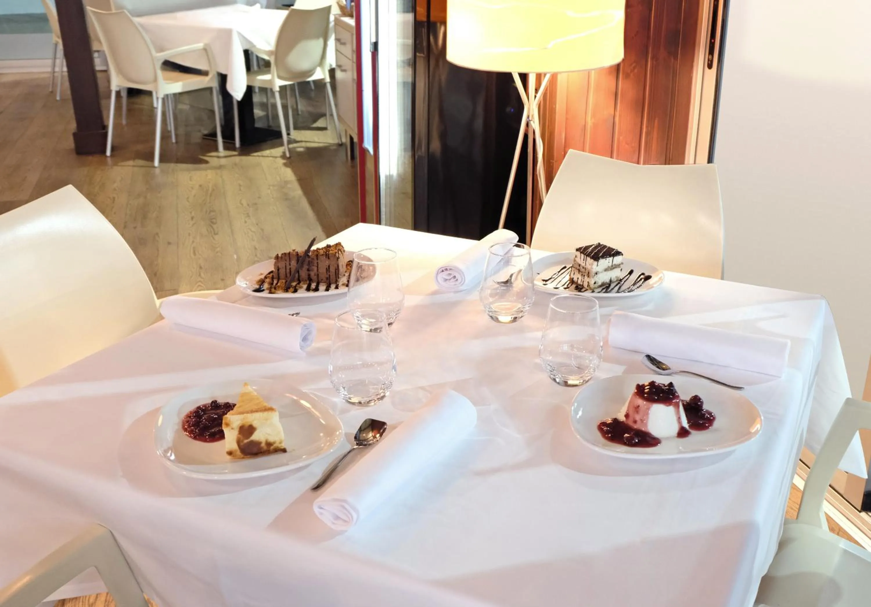 Restaurant/places to eat in Hotel Belcaire