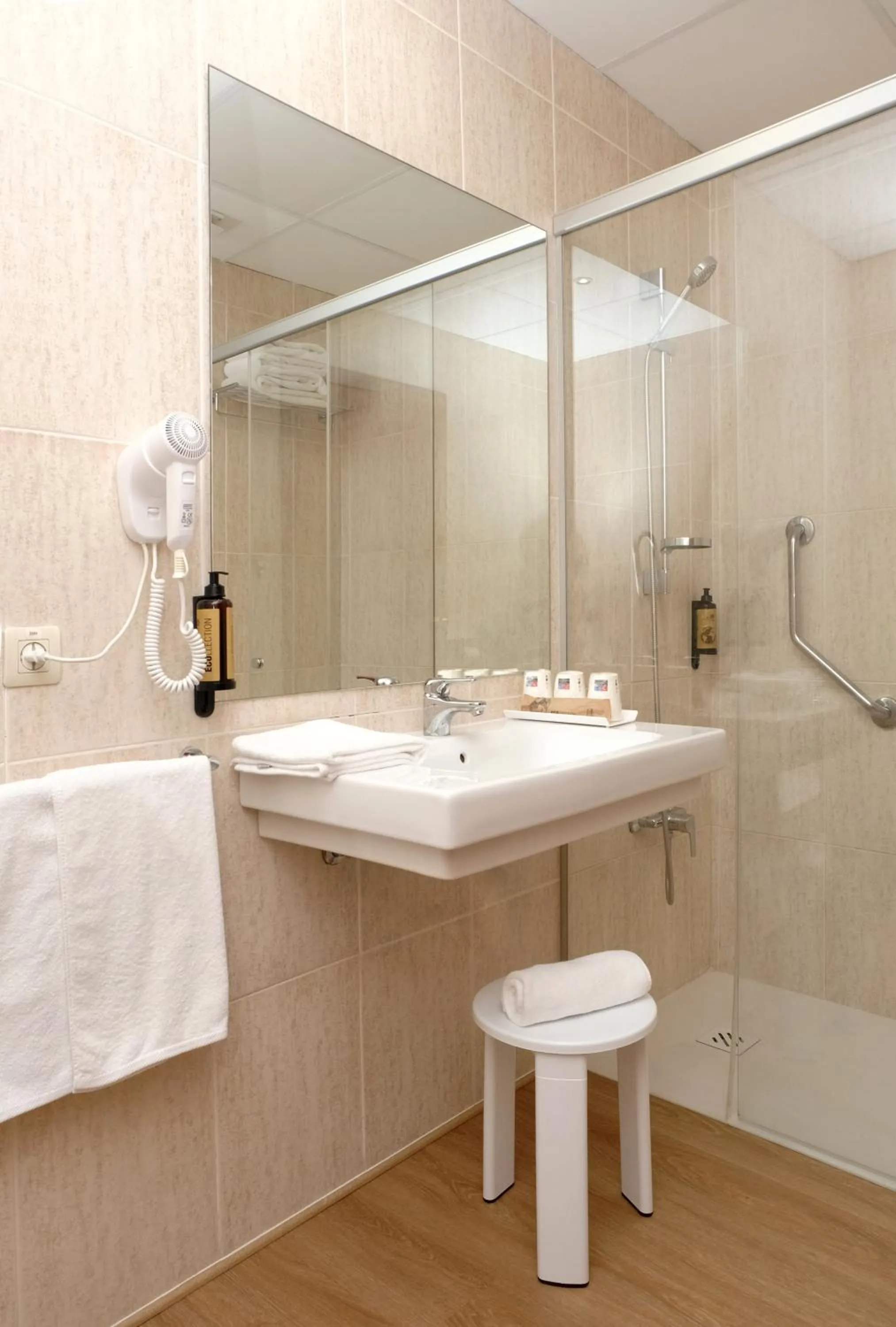 Shower in Hotel Belcaire