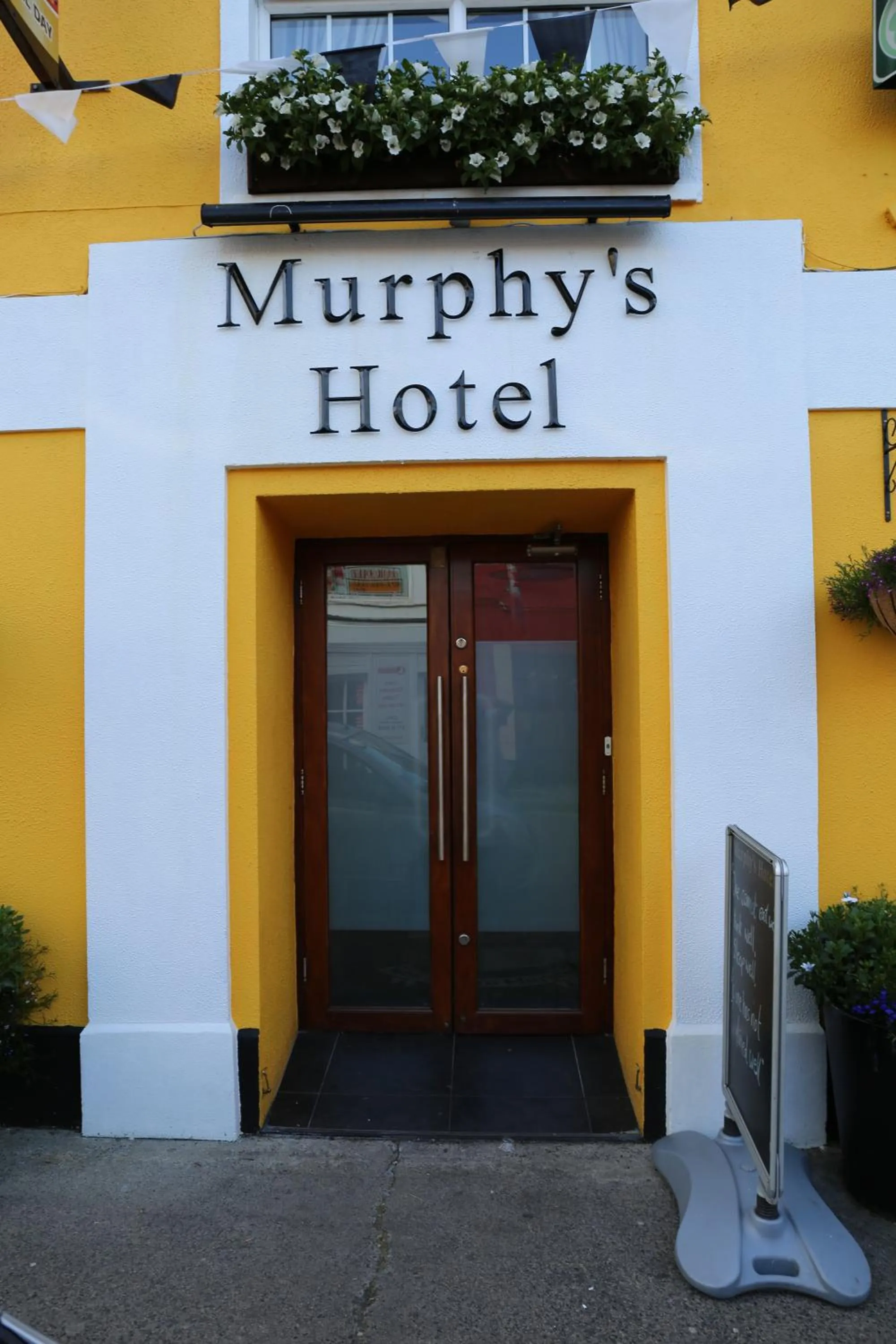 Facade/entrance in Murphy's Hotel