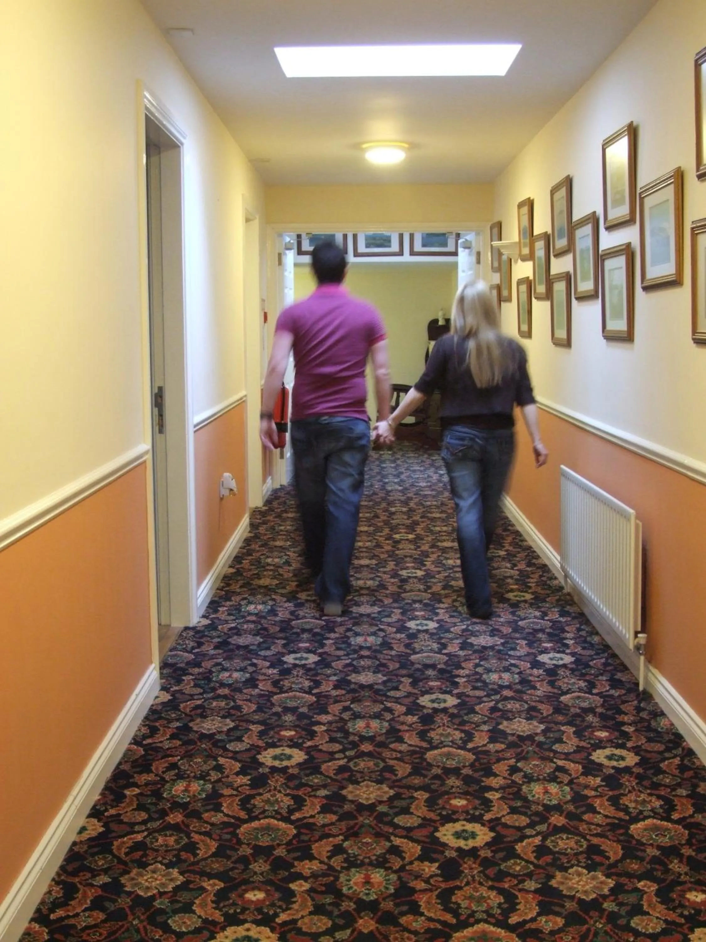 Communal lounge/ TV room in Murphy's Hotel