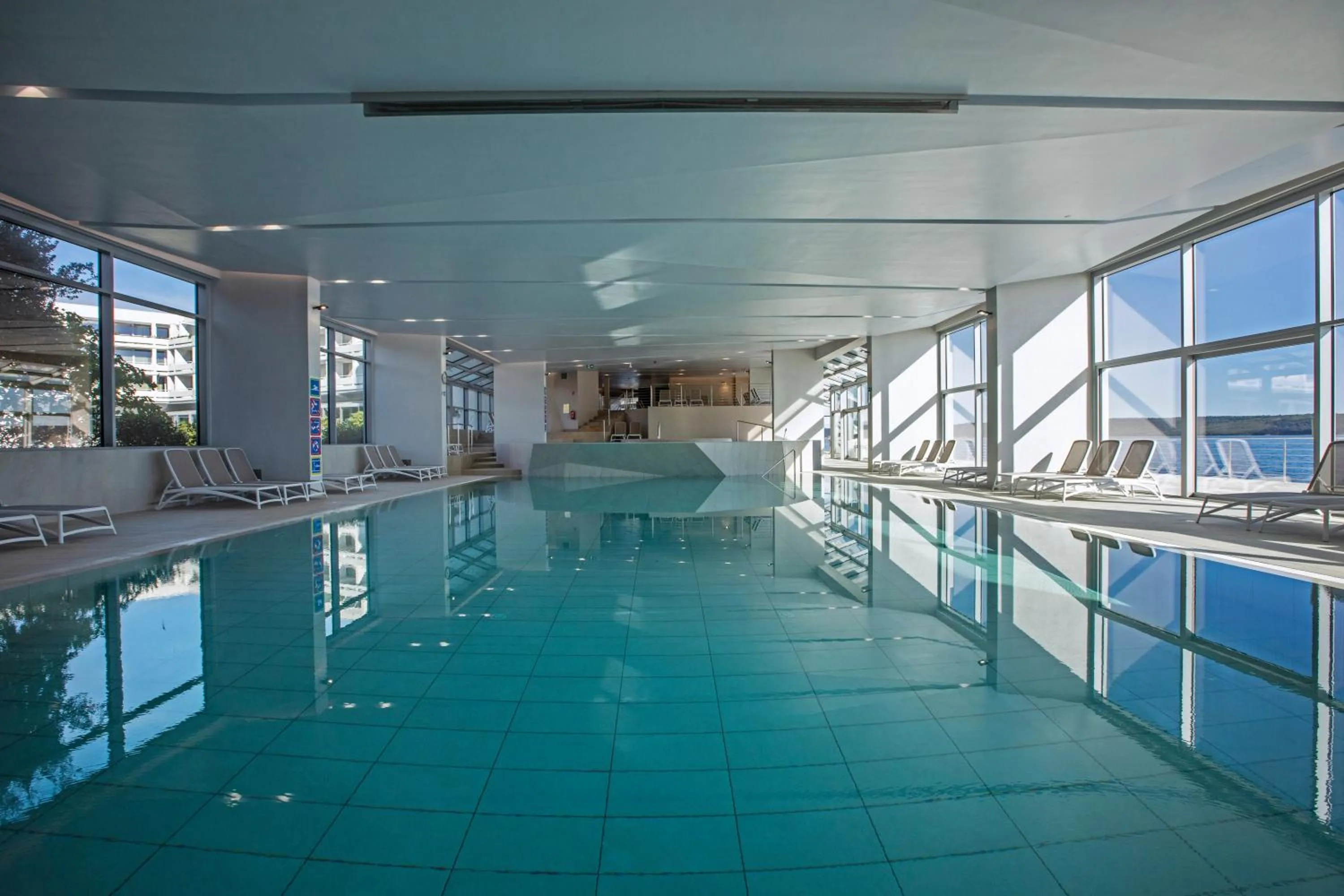 Swimming pool in Hotel Vile Park