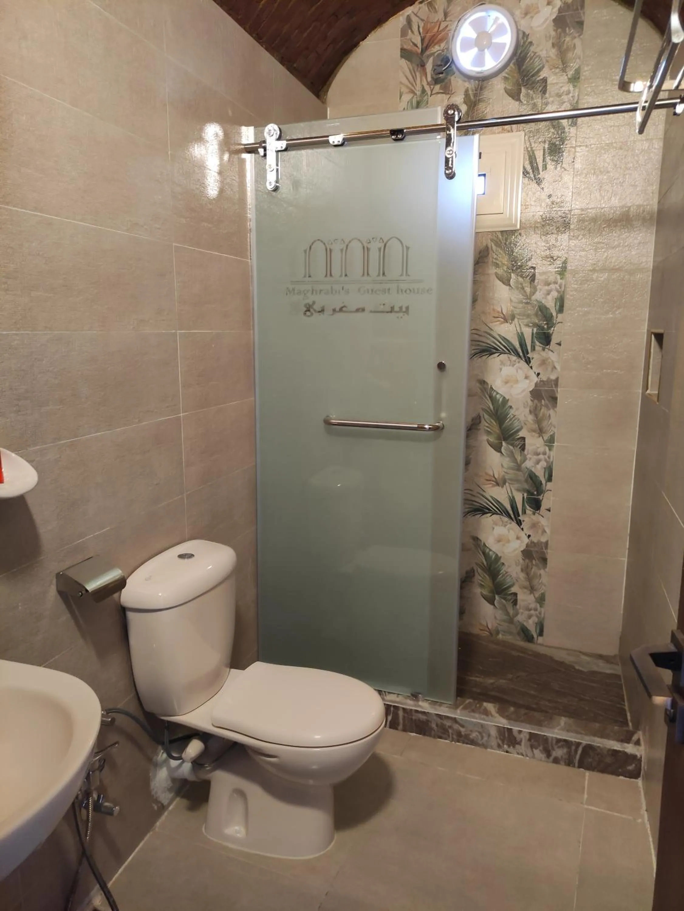 Shower in Maghrabi's Guest house