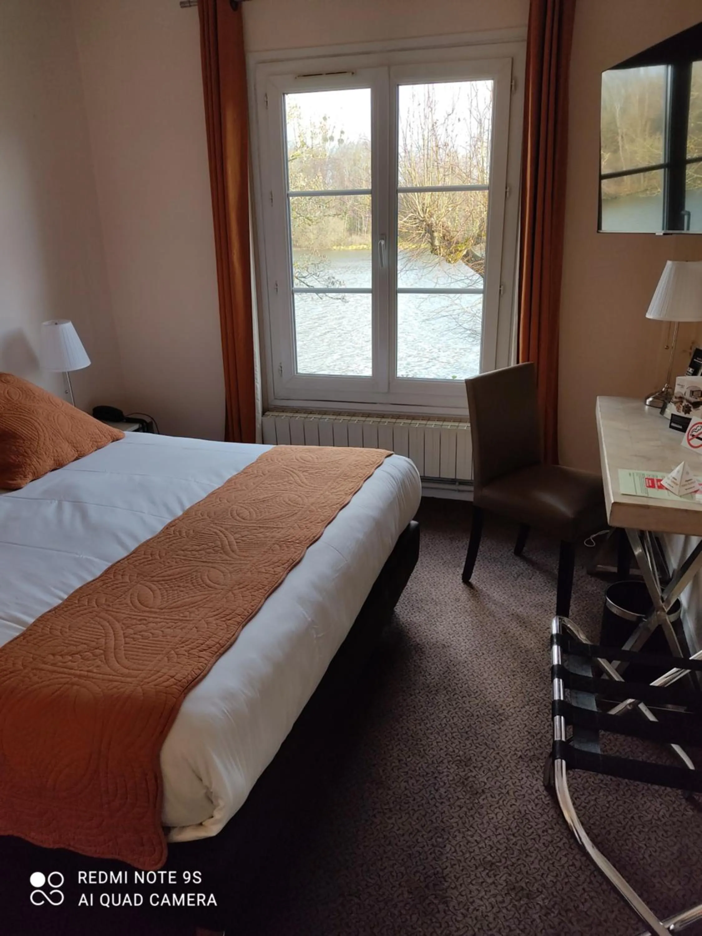 Photo of the whole room, Bed in Hostellerie de Pavillon Saint-Hubert