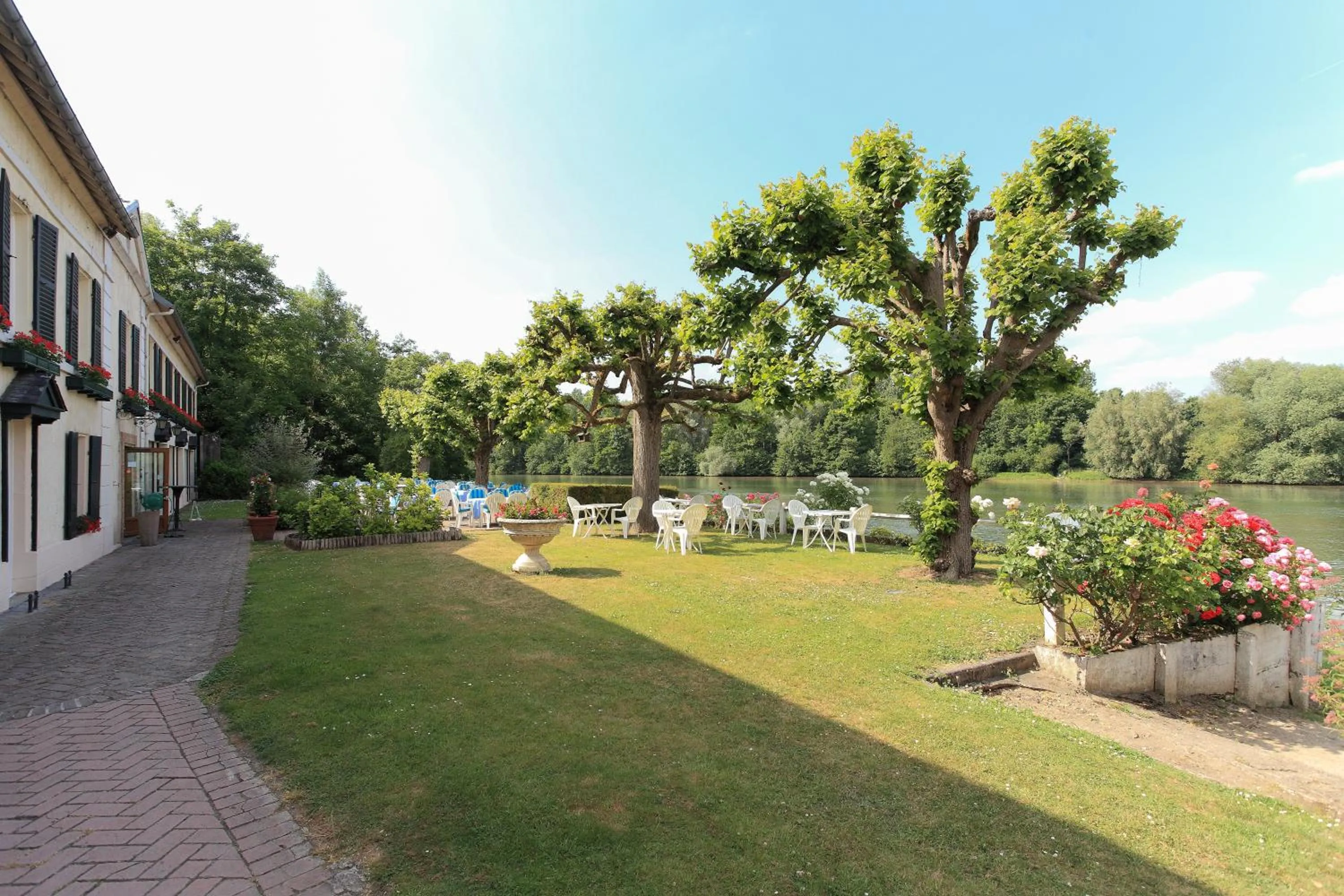 Garden in Hostellerie de Pavillon Saint-Hubert