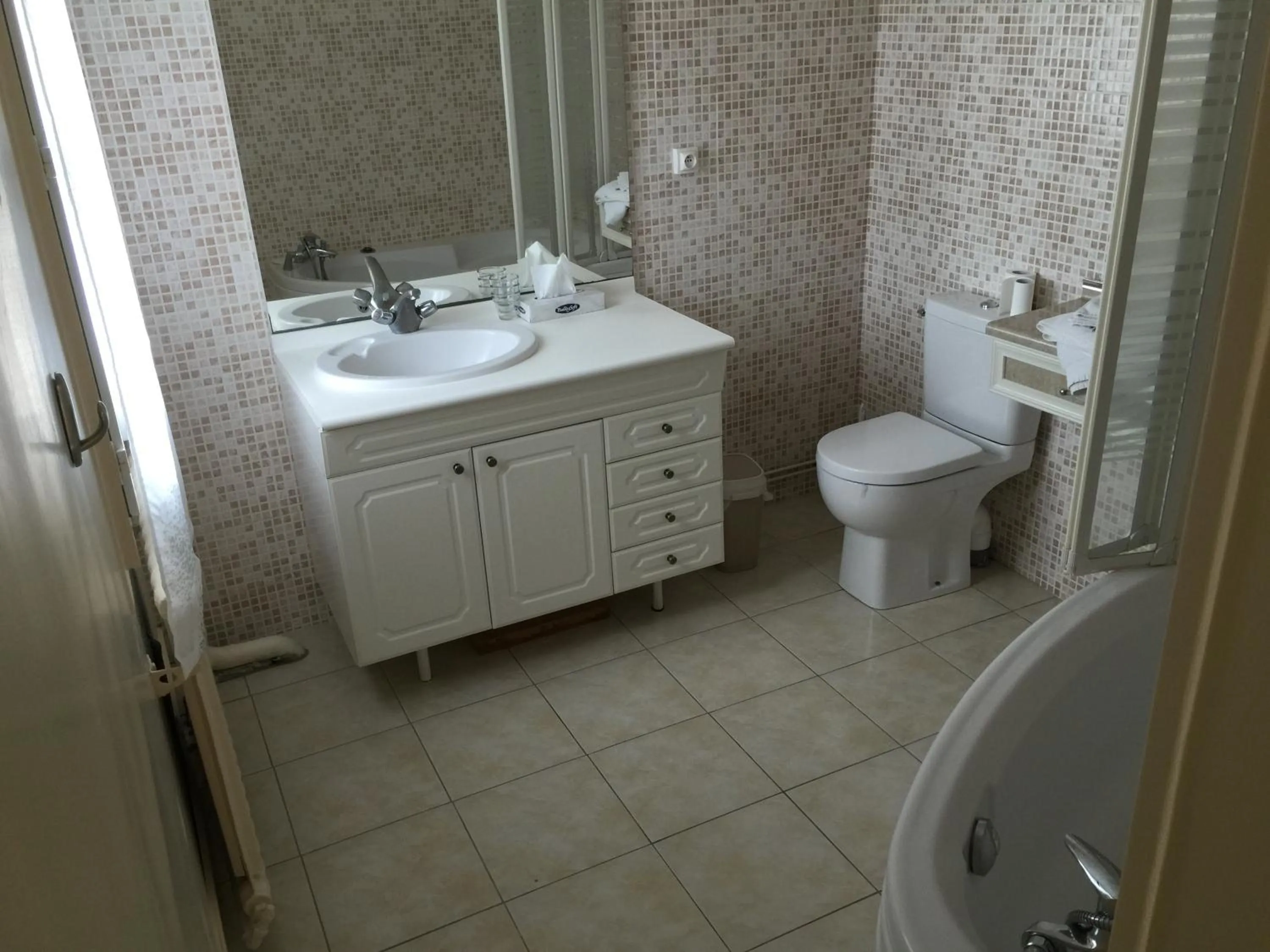 Bathroom in Hostellerie de Pavillon Saint-Hubert