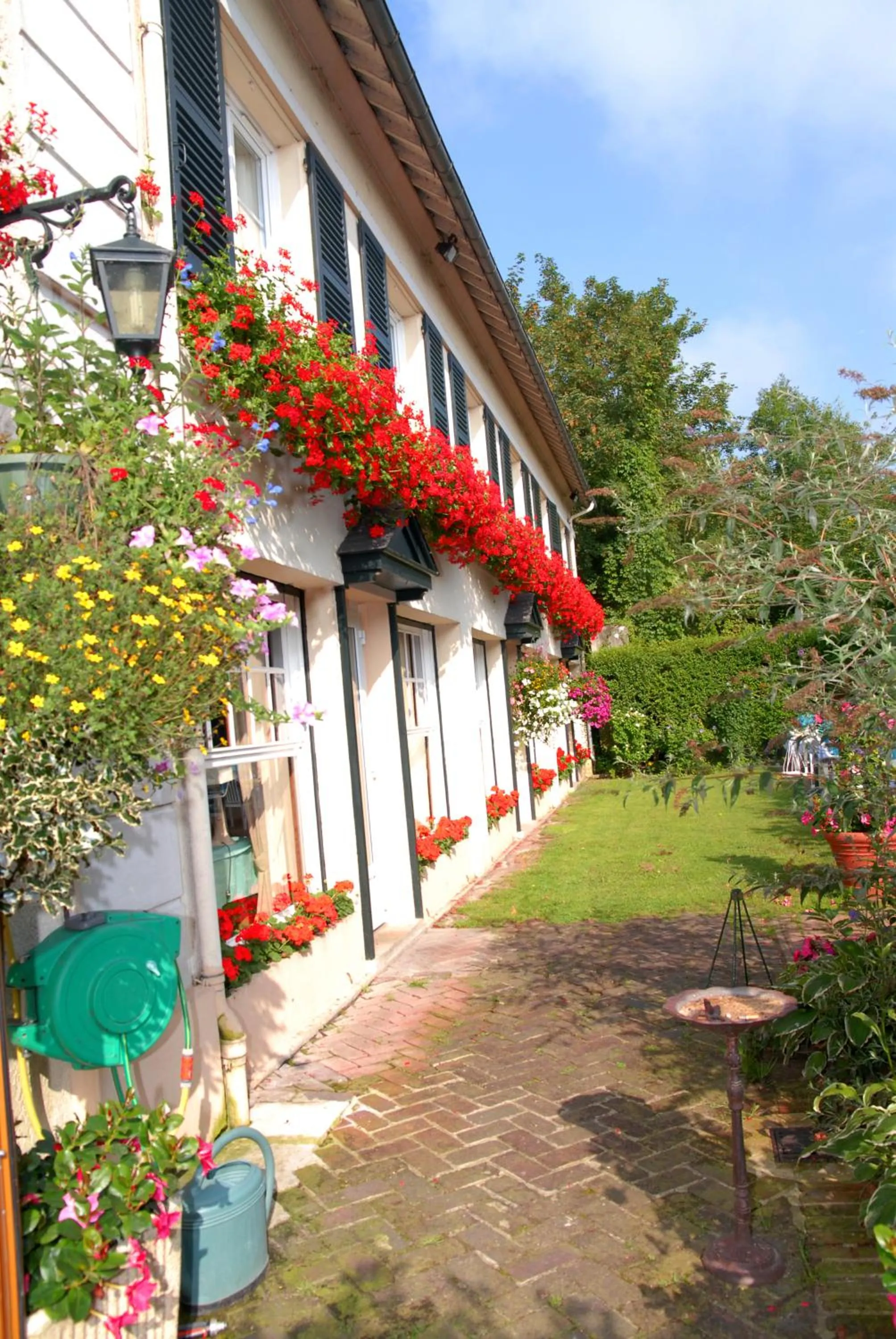 Facade/entrance in Hostellerie de Pavillon Saint-Hubert