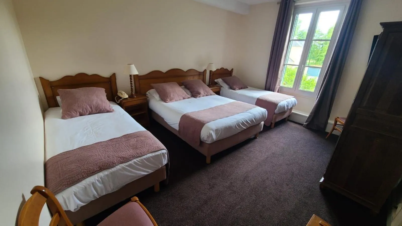 Bedroom, Bed in Hostellerie de Pavillon Saint-Hubert
