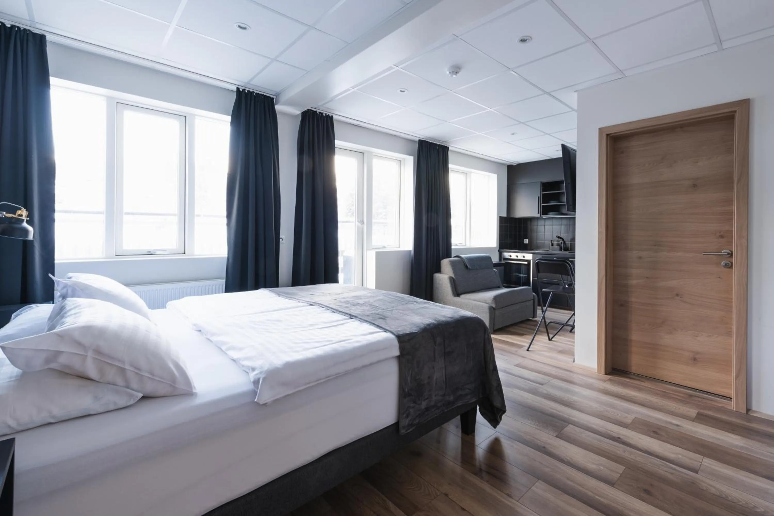 Kitchen or kitchenette, Bed in Centrum Hotel