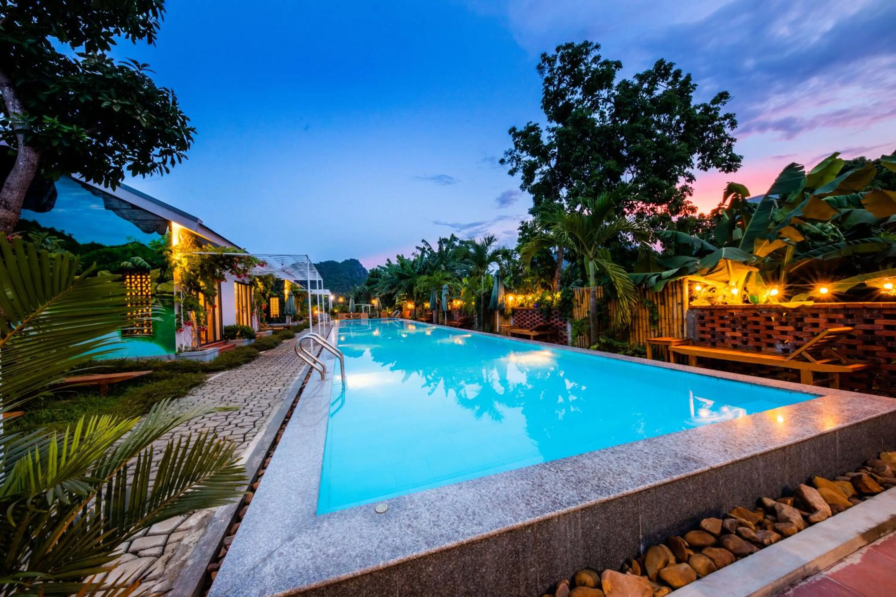 Garden view in Commander Lodge