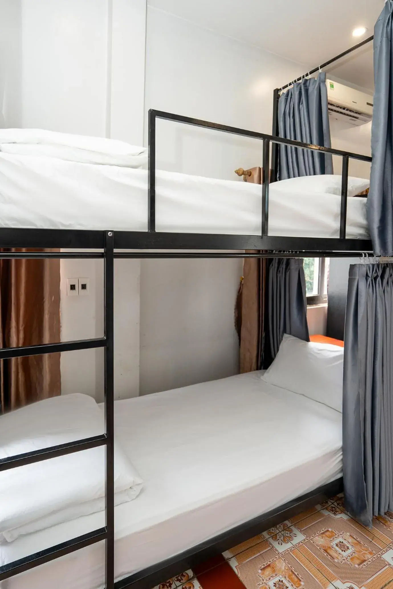 bunk bed, Bed in Commander Lodge bunk bed, Bed in Commander Lodge