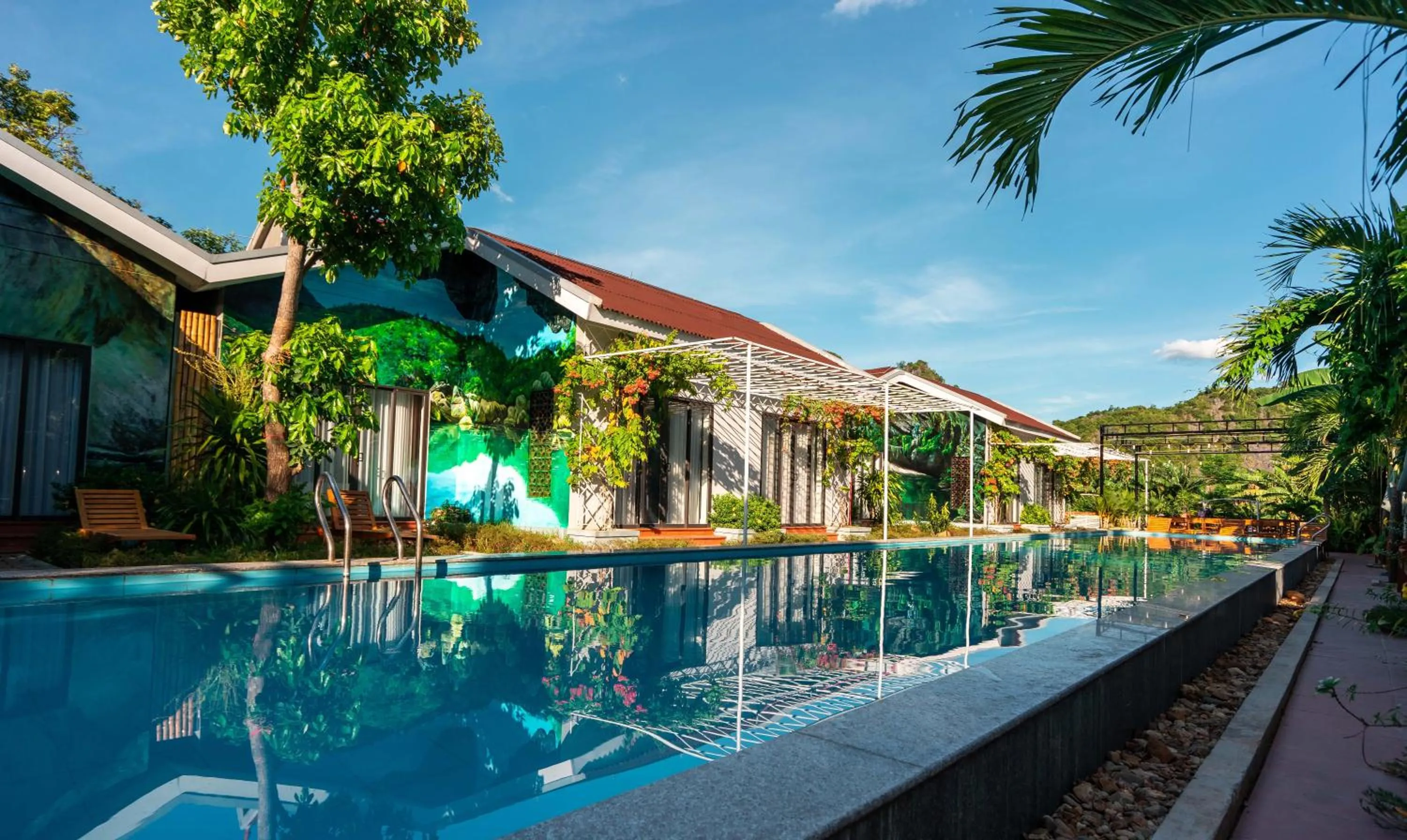 Garden view in Commander Lodge