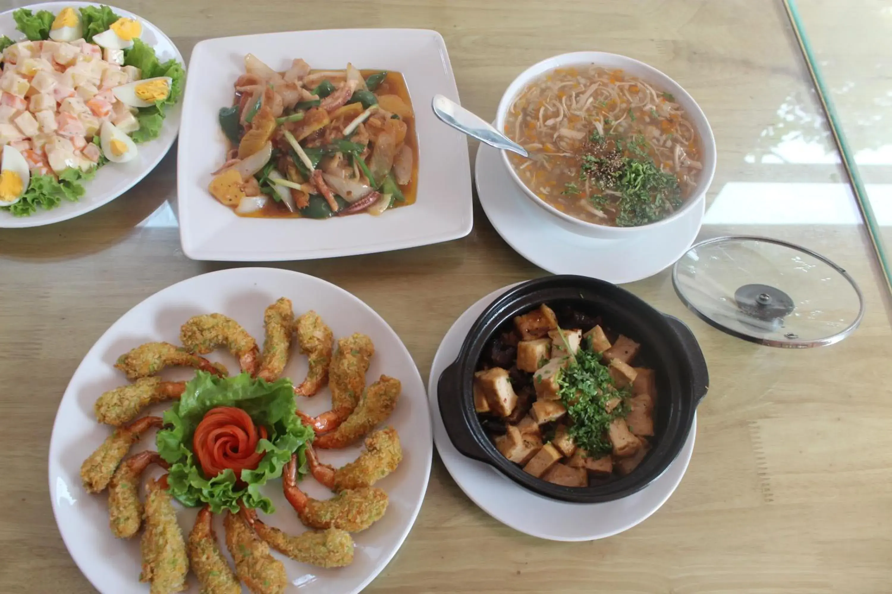 Food and drinks in Commander Lodge Food and drinks in Commander Lodge