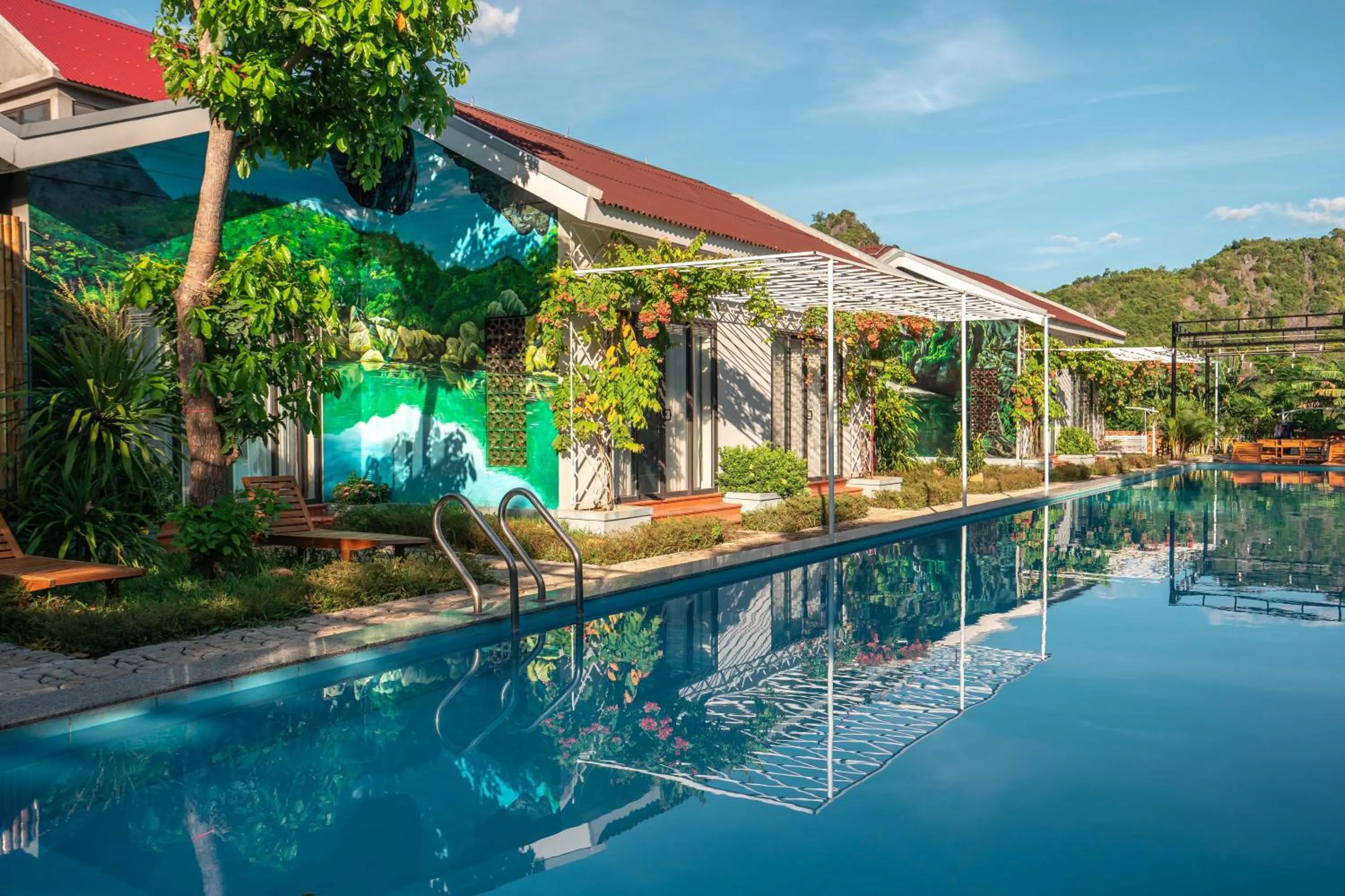 Garden view in Commander Lodge