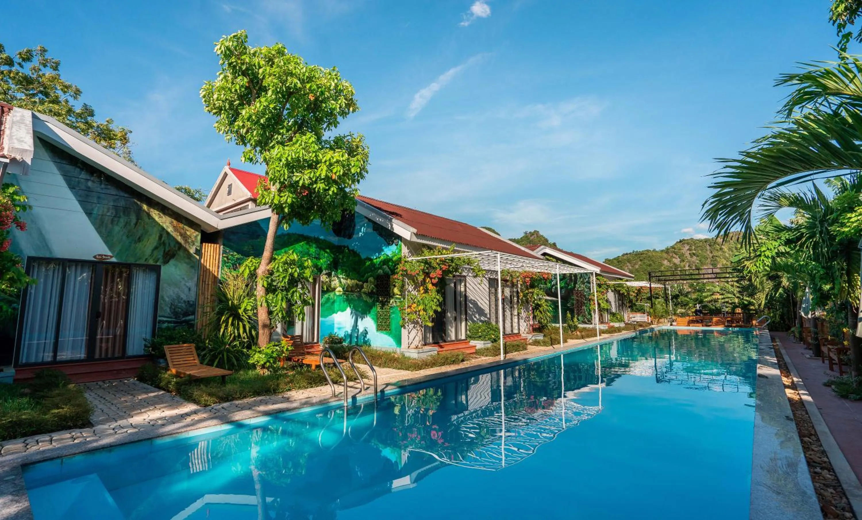 Garden view in Commander Lodge