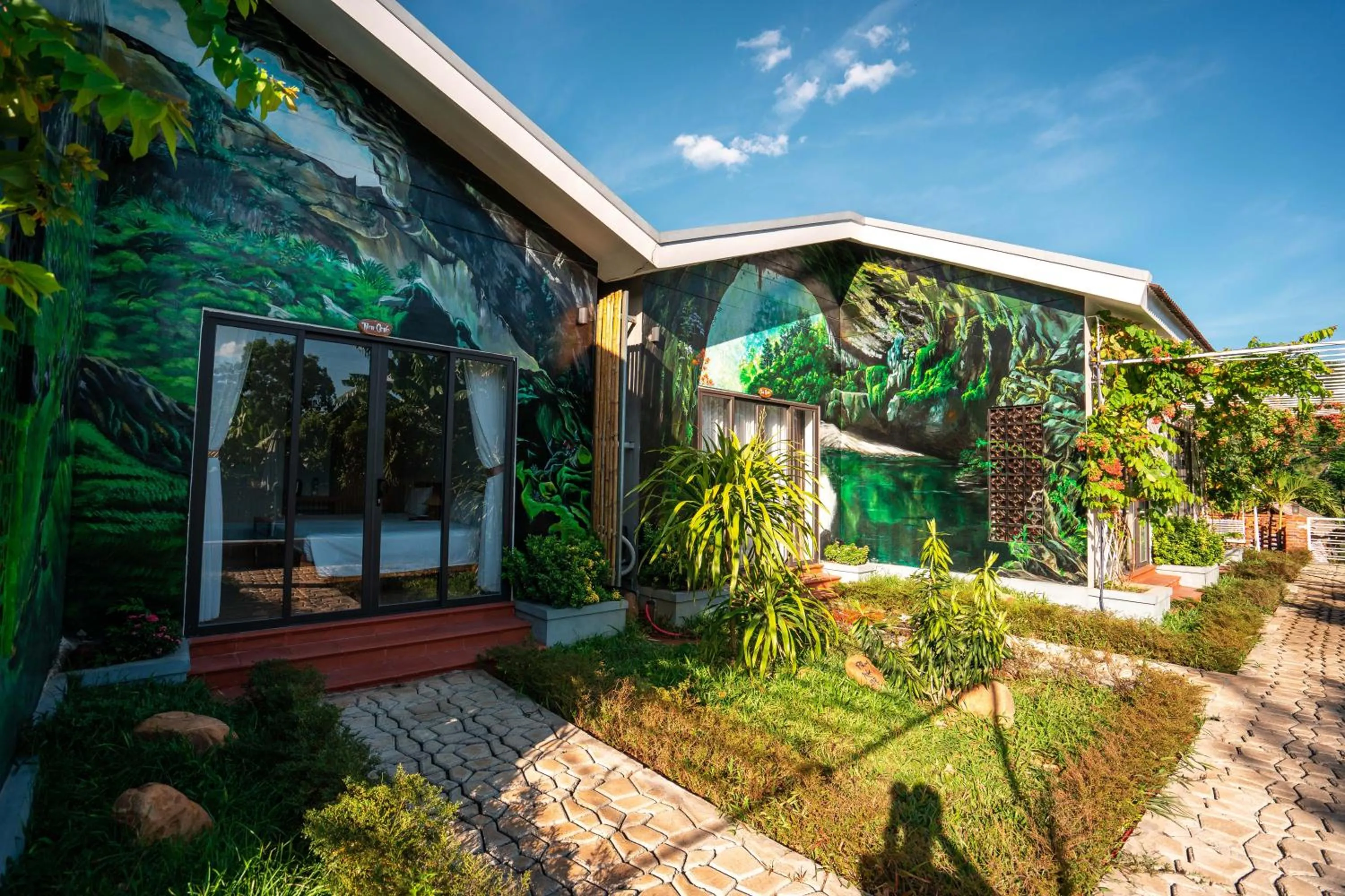 Photo of the whole room in Commander Lodge