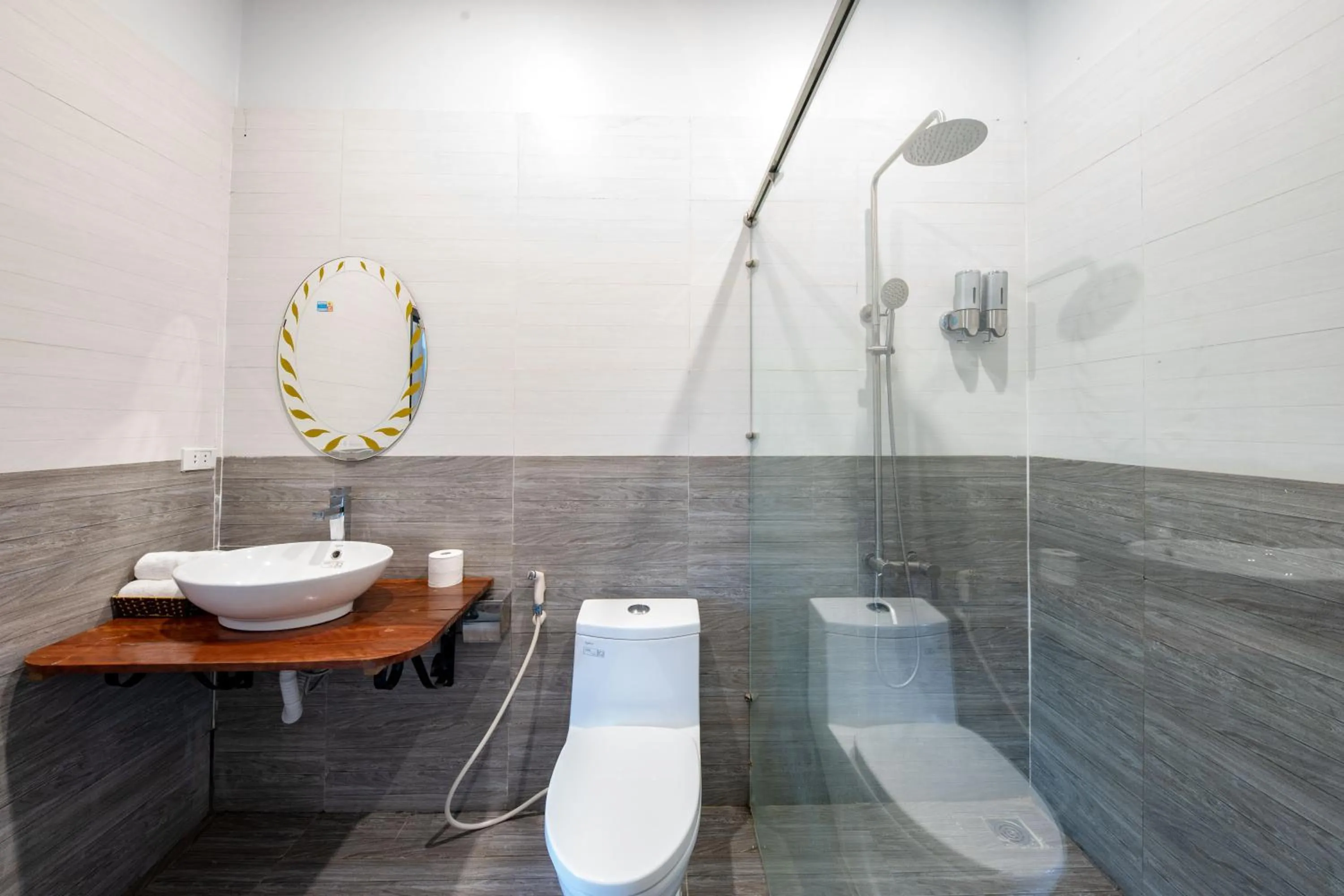 Bath in Commander Lodge