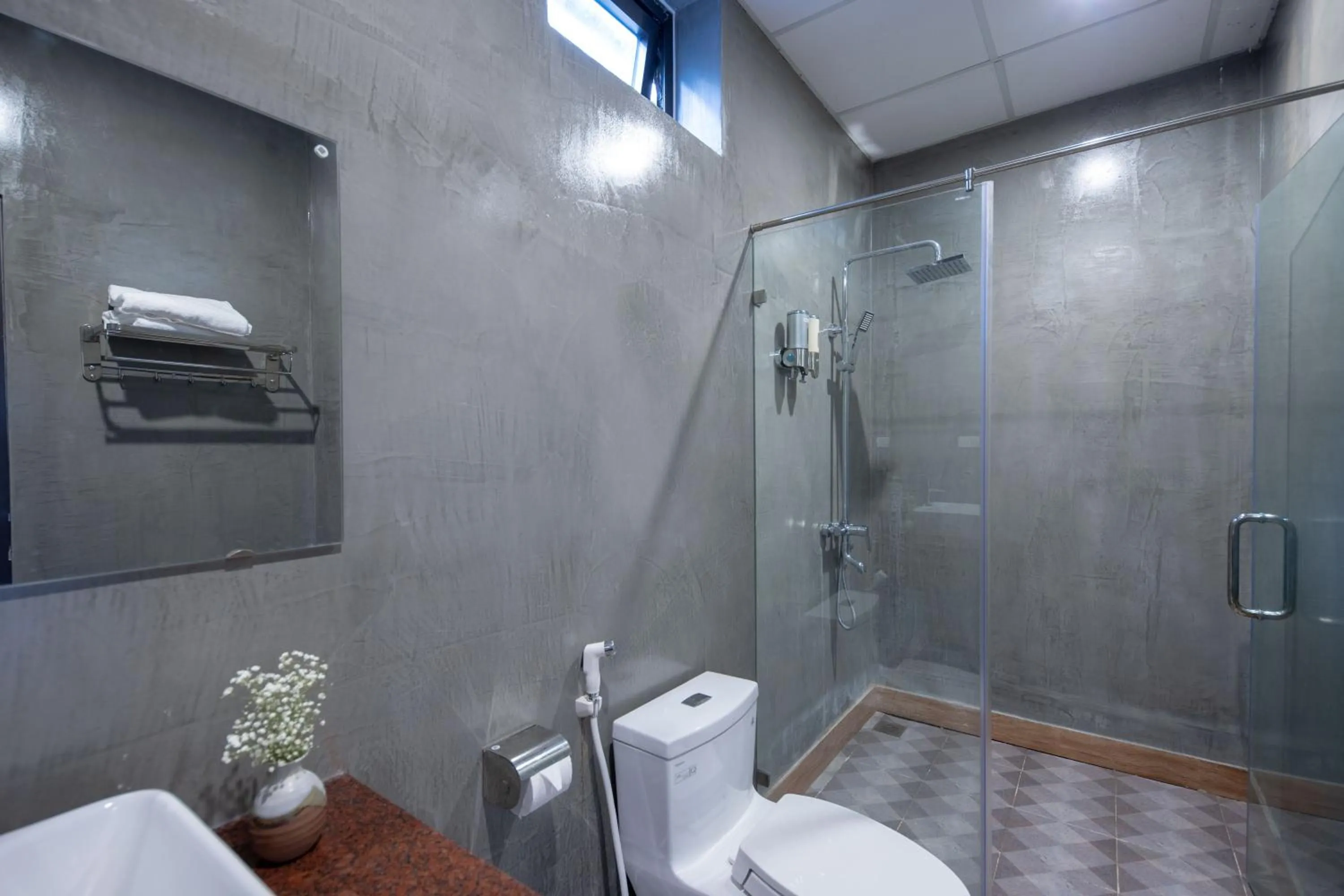 Toilet in Commander Lodge