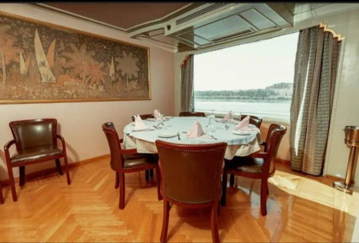 Restaurant/places to eat in Nile Cruise King Tut