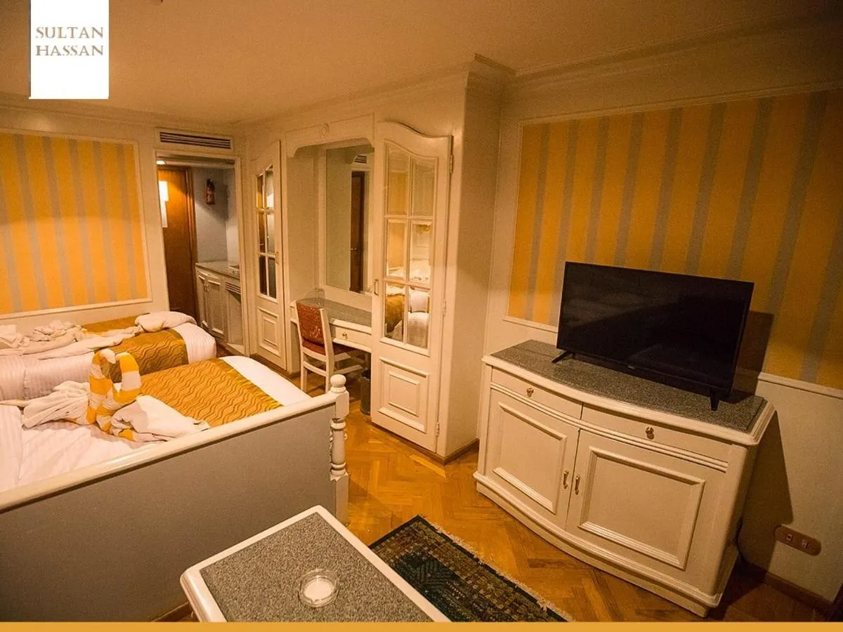 Communal lounge/ TV room, Bed in Nile Cruise King Tut