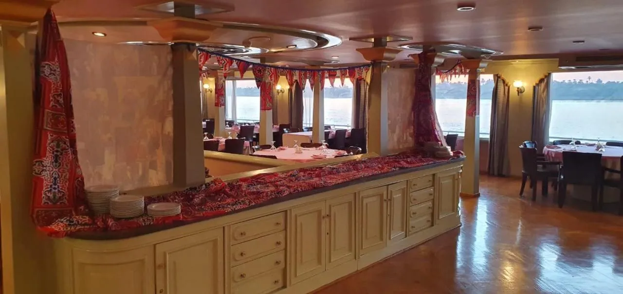 Restaurant/places to eat in Nile Cruise King Tut