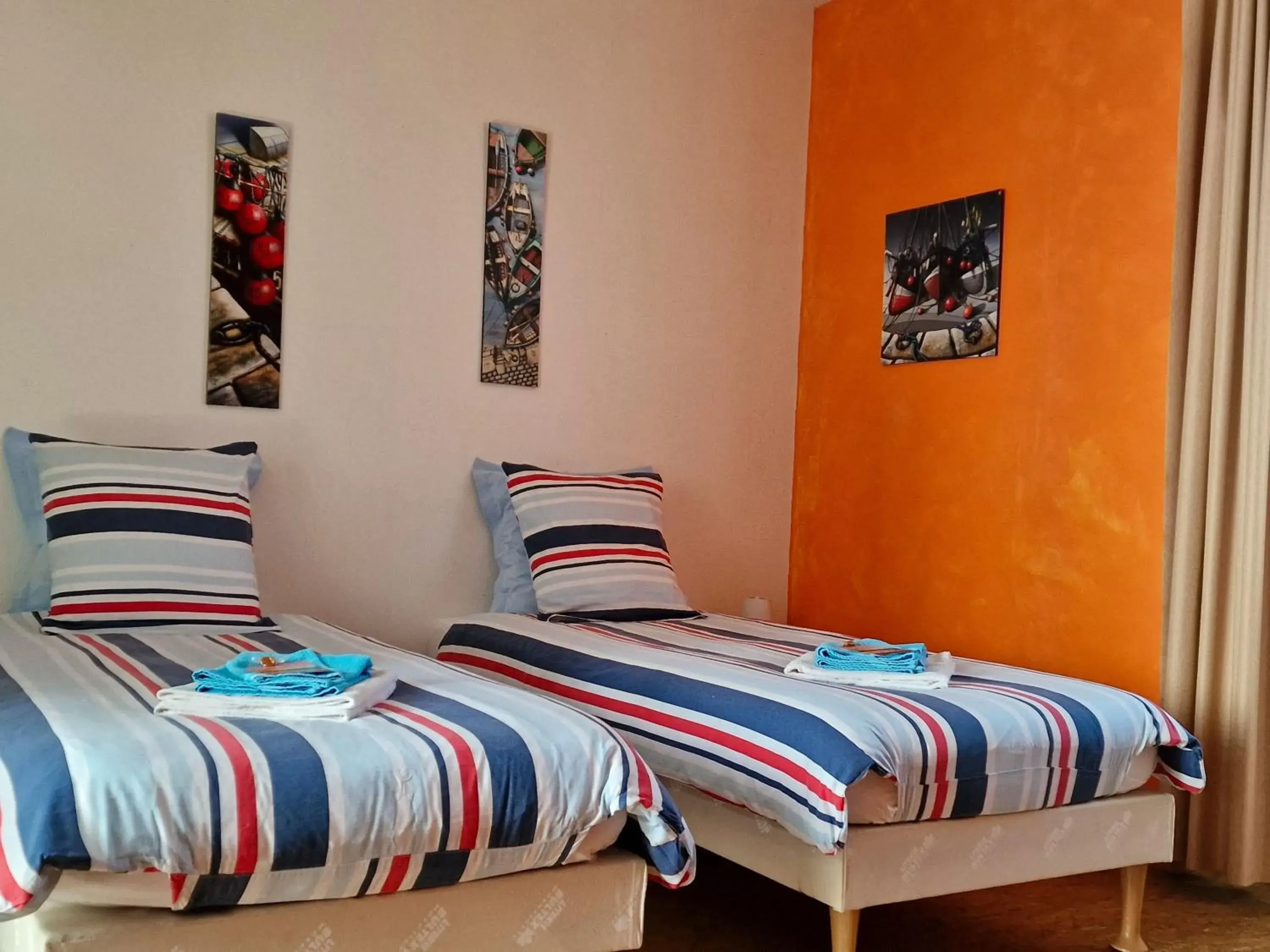 Double Room - Disability Access in Les Hortensias GR 34 - Chambres d'Hôtes Double Room - Disability Access in Les Hortensias GR 34 - Chambres d'Hôtes