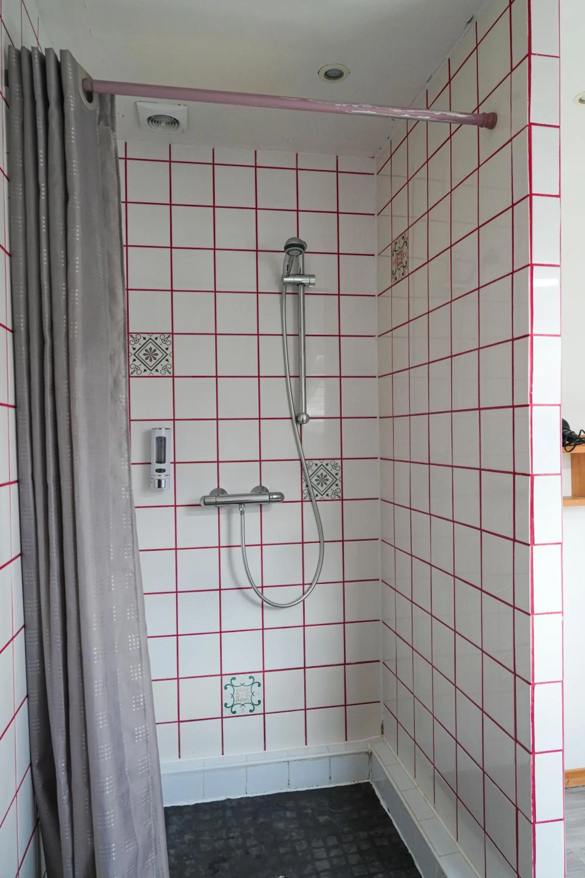 Bathroom in Les Hortensias GR 34 - Chambres d'Hôtes