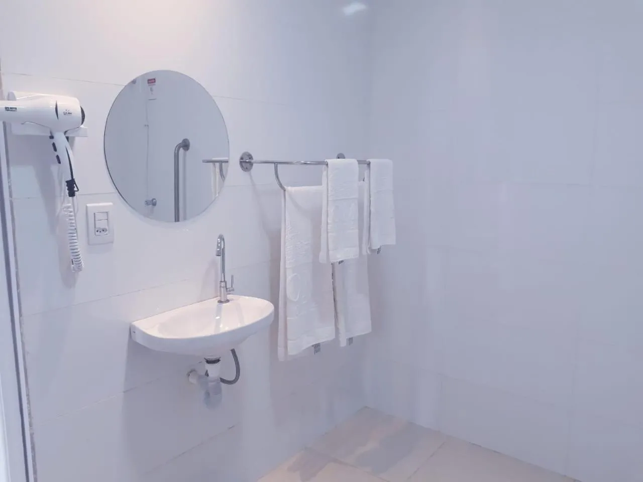 Twin Room - Disability Access in Roma Hotel