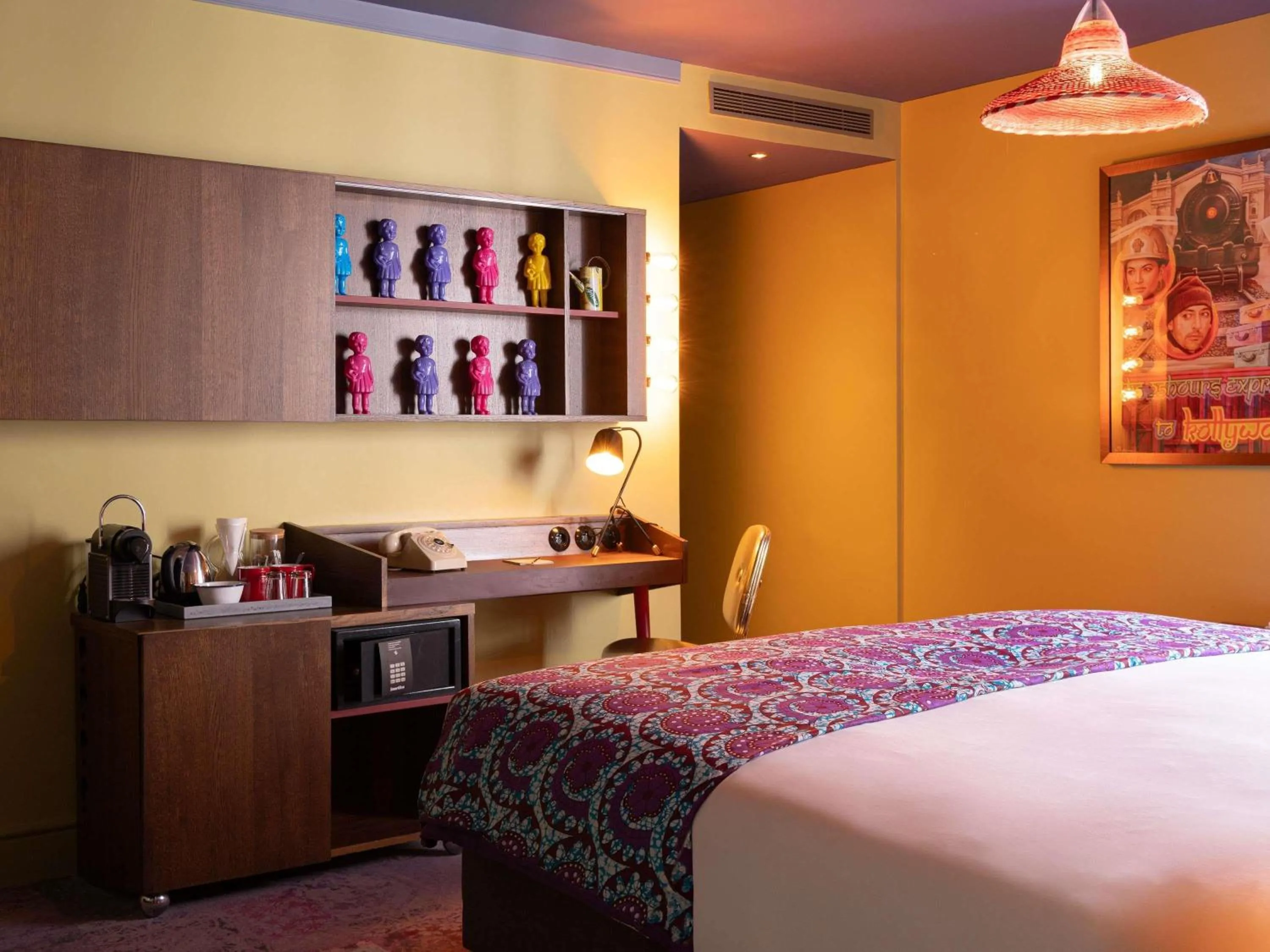 Bedroom, Bed in 25hours Hotel Terminus Nord