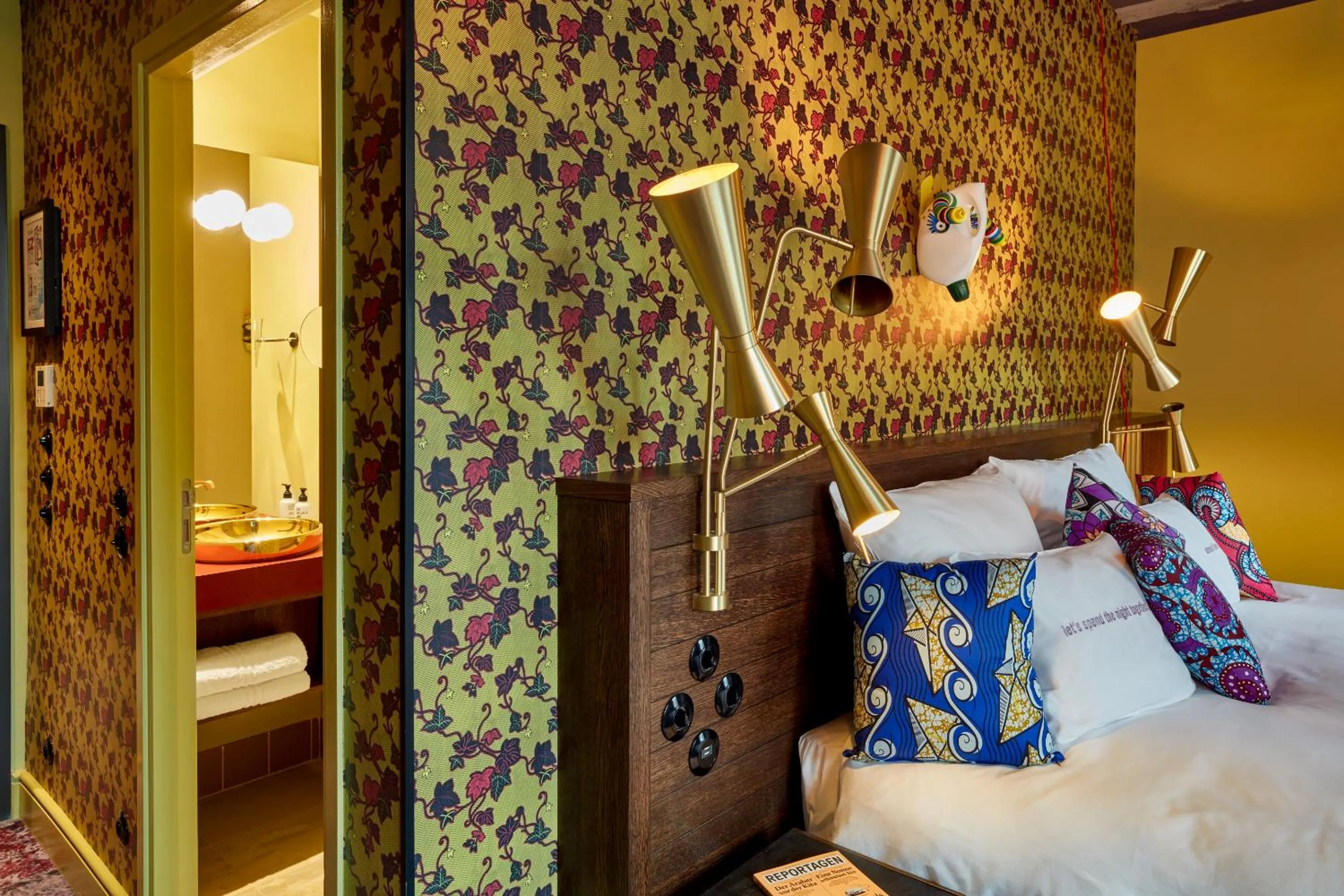 Bathroom, Bed in 25hours Hotel Terminus Nord