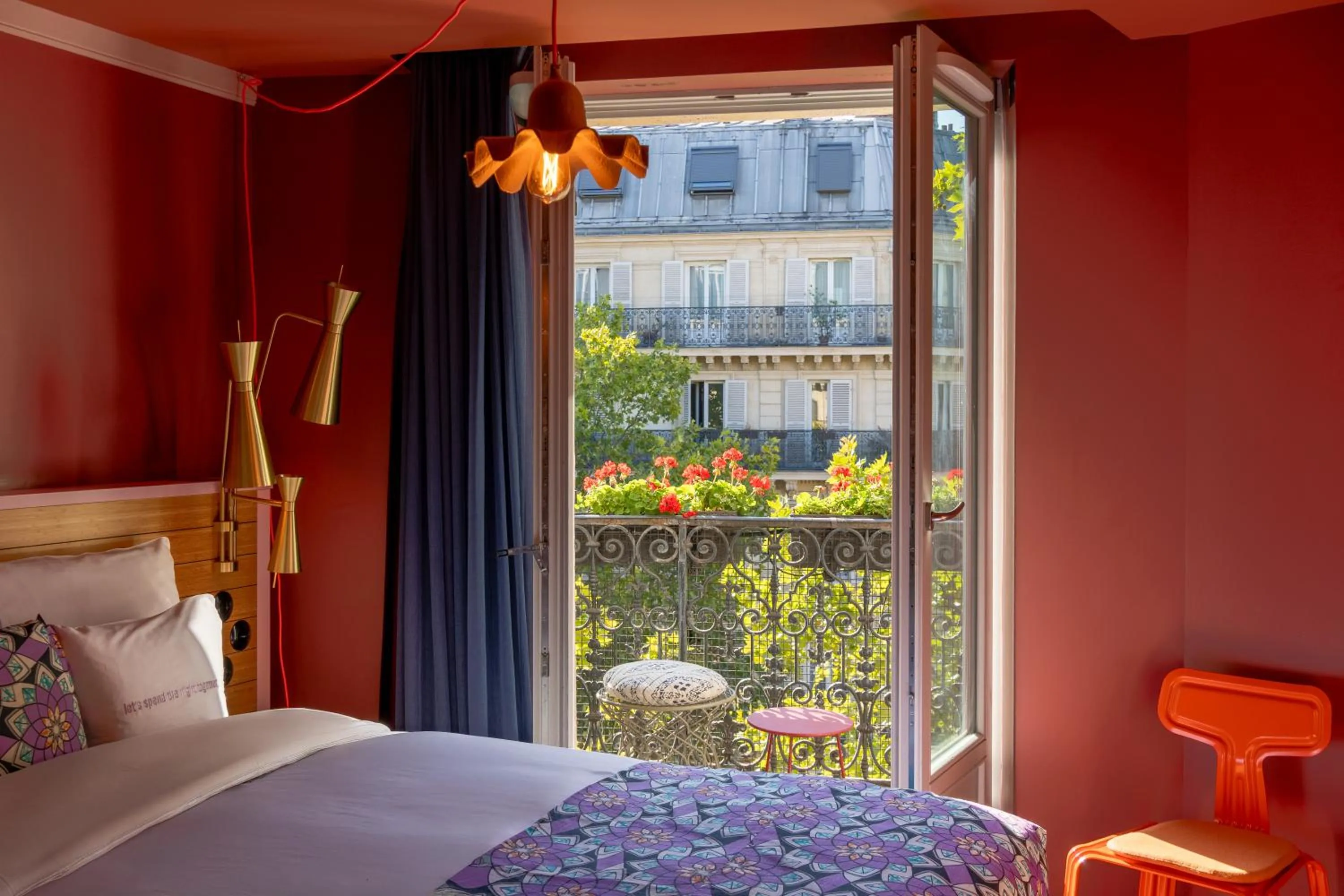 Balcony/Terrace, Bed in 25hours Hotel Terminus Nord