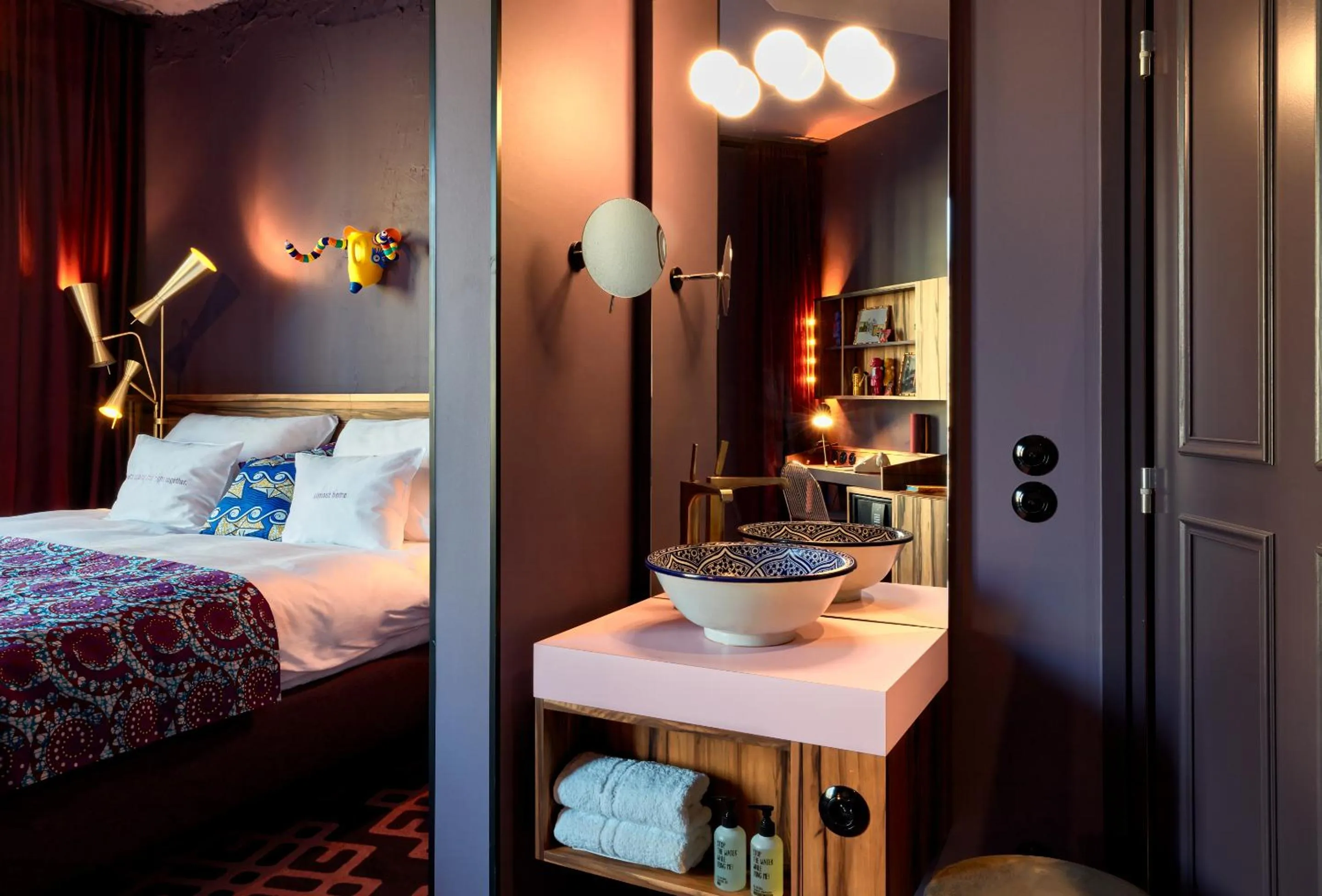 Bathroom, Bed in 25hours Hotel Terminus Nord