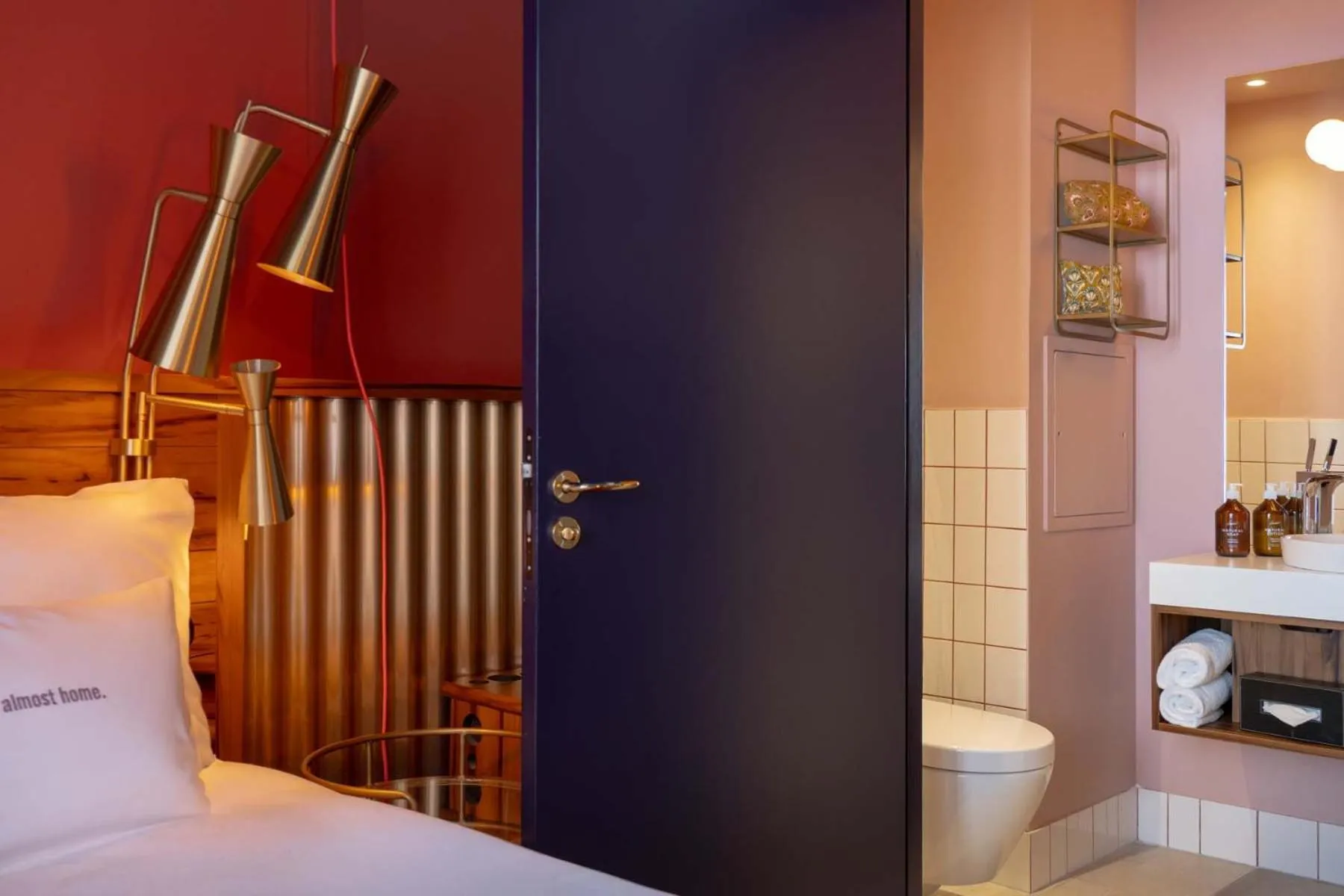 Bathroom, Bed in 25hours Hotel Terminus Nord