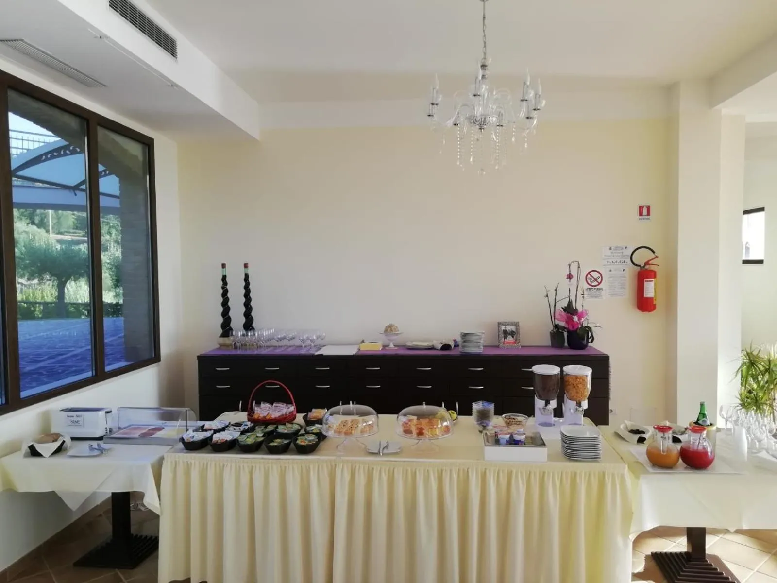 Continental breakfast in Hotel Caluna Charme