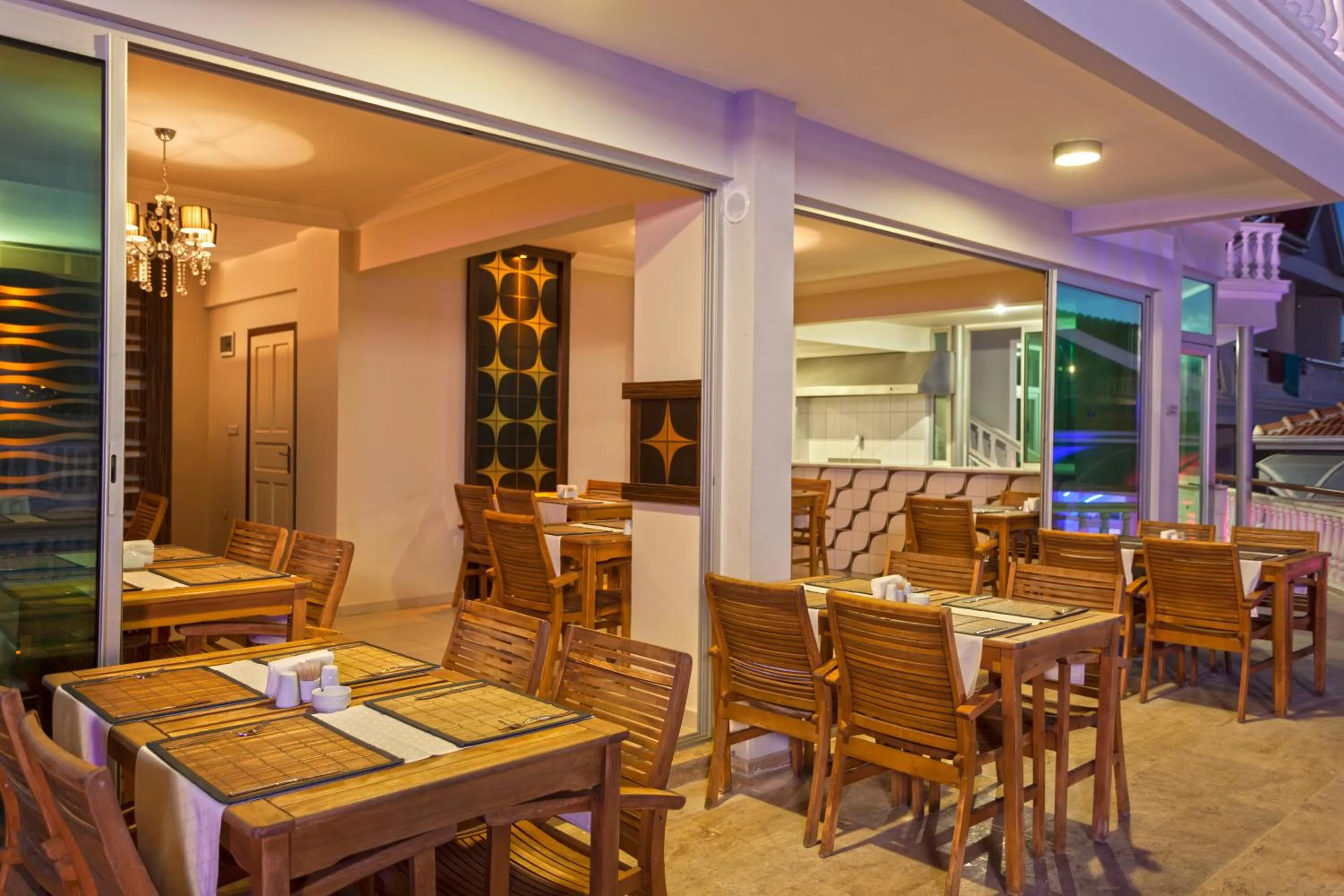 Restaurant/places to eat in Sunny Hill Alya Hotel