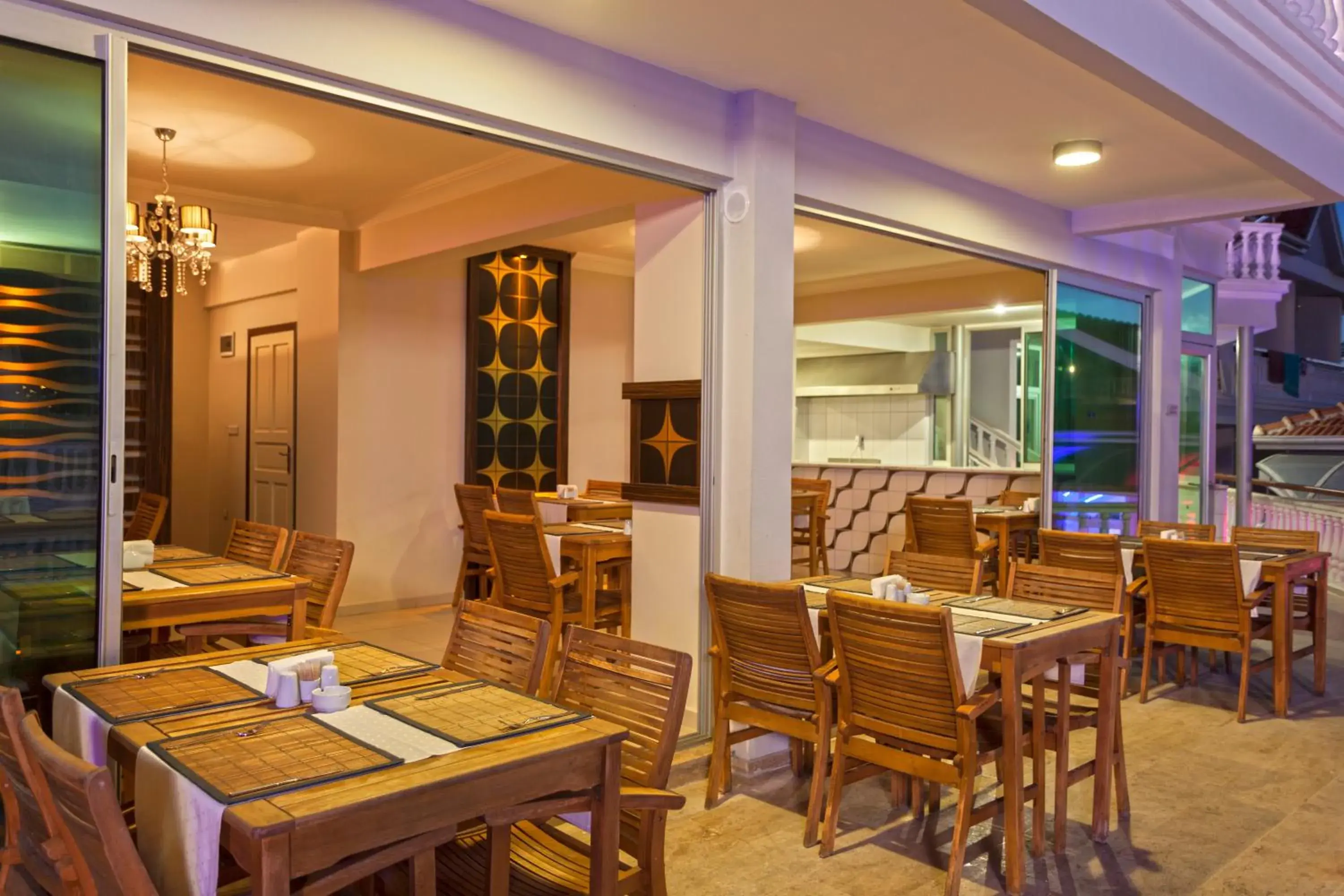 Restaurant/Places to Eat in Sunny Hill Alya Hotel