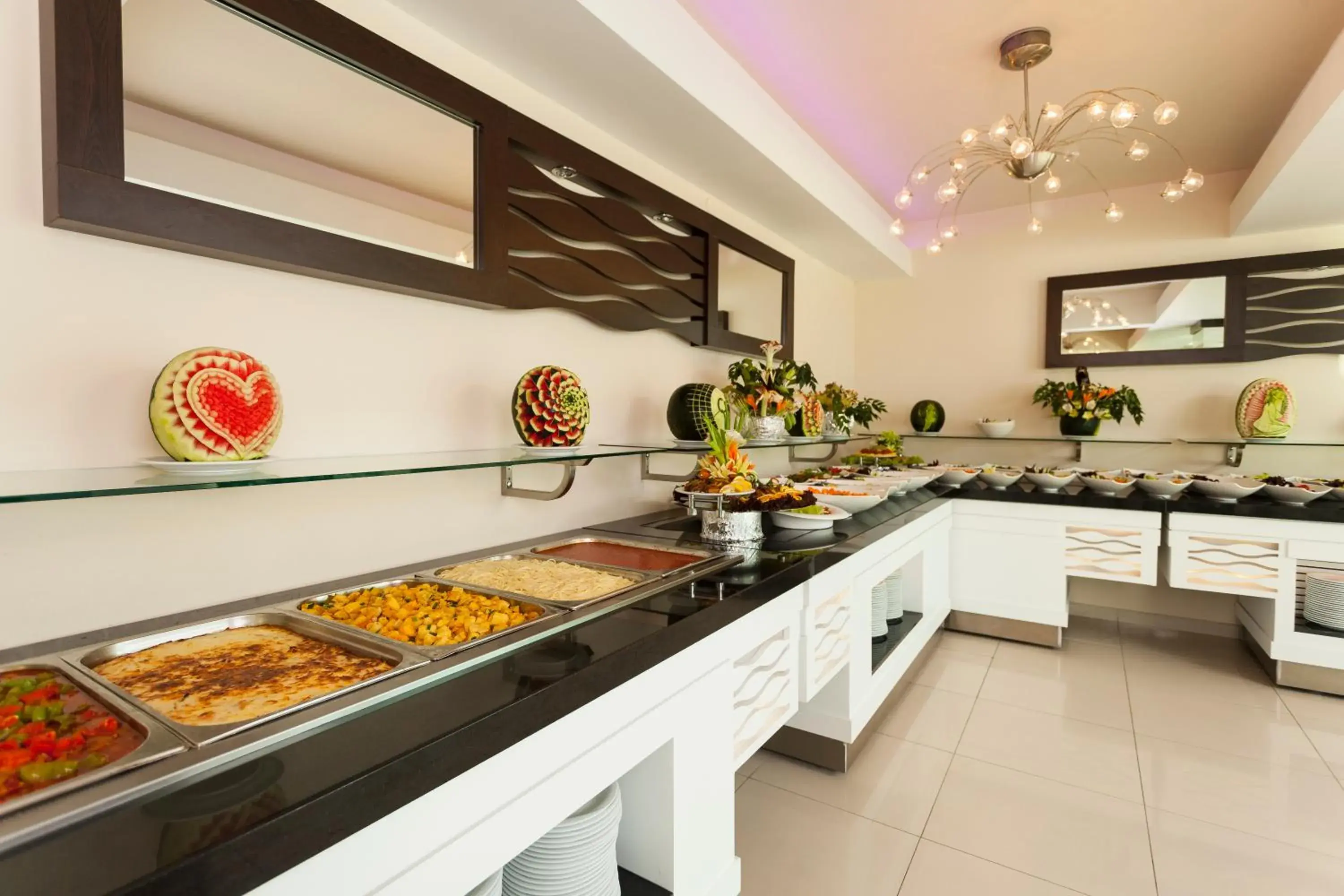 Restaurant/places to eat, Kitchen/Kitchenette in Sunny Hill Alya Hotel
