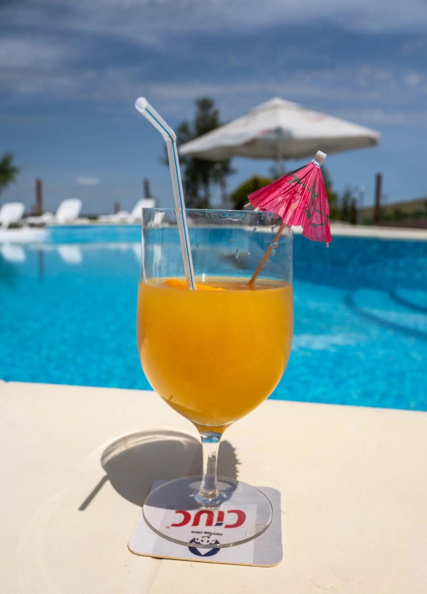 Food and drinks in Delta Resort Treetop by Eight Continents