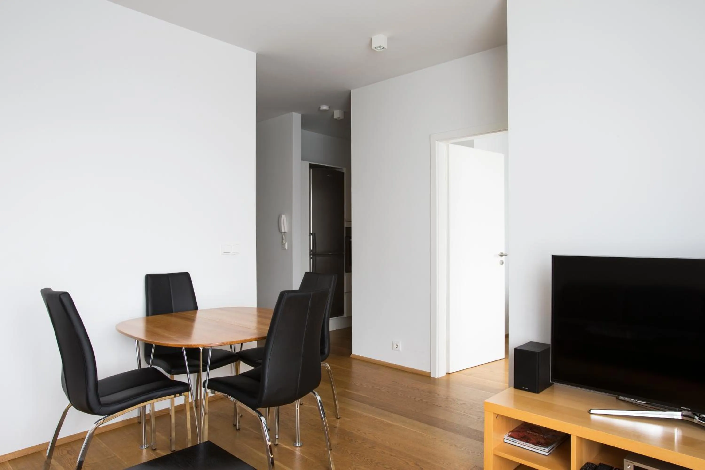 TV and multimedia in Ódinsvé Hotel Apartments