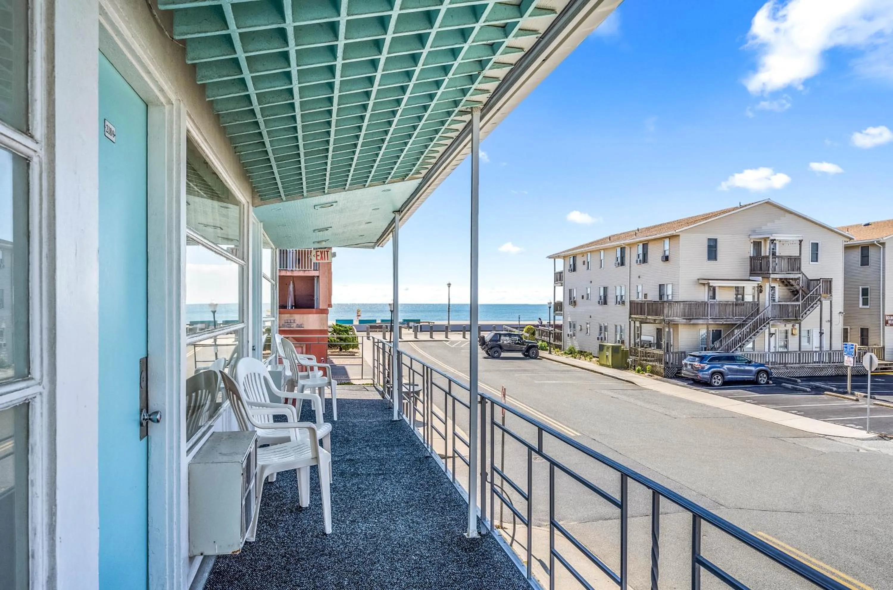 Queen Room With Partial Ocean View in Eden Roc Motel