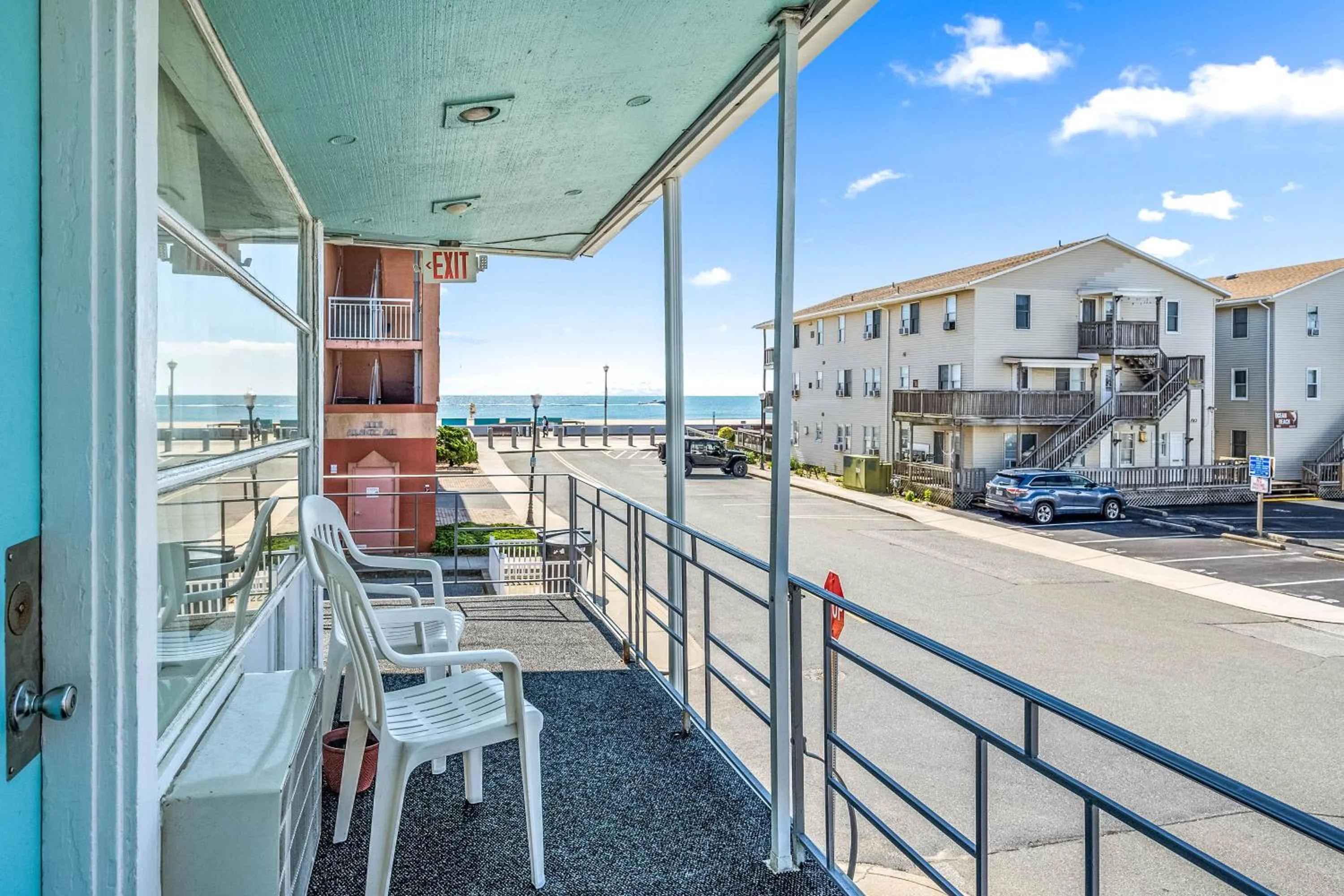 Queen Room With Partial Ocean View in Eden Roc Motel