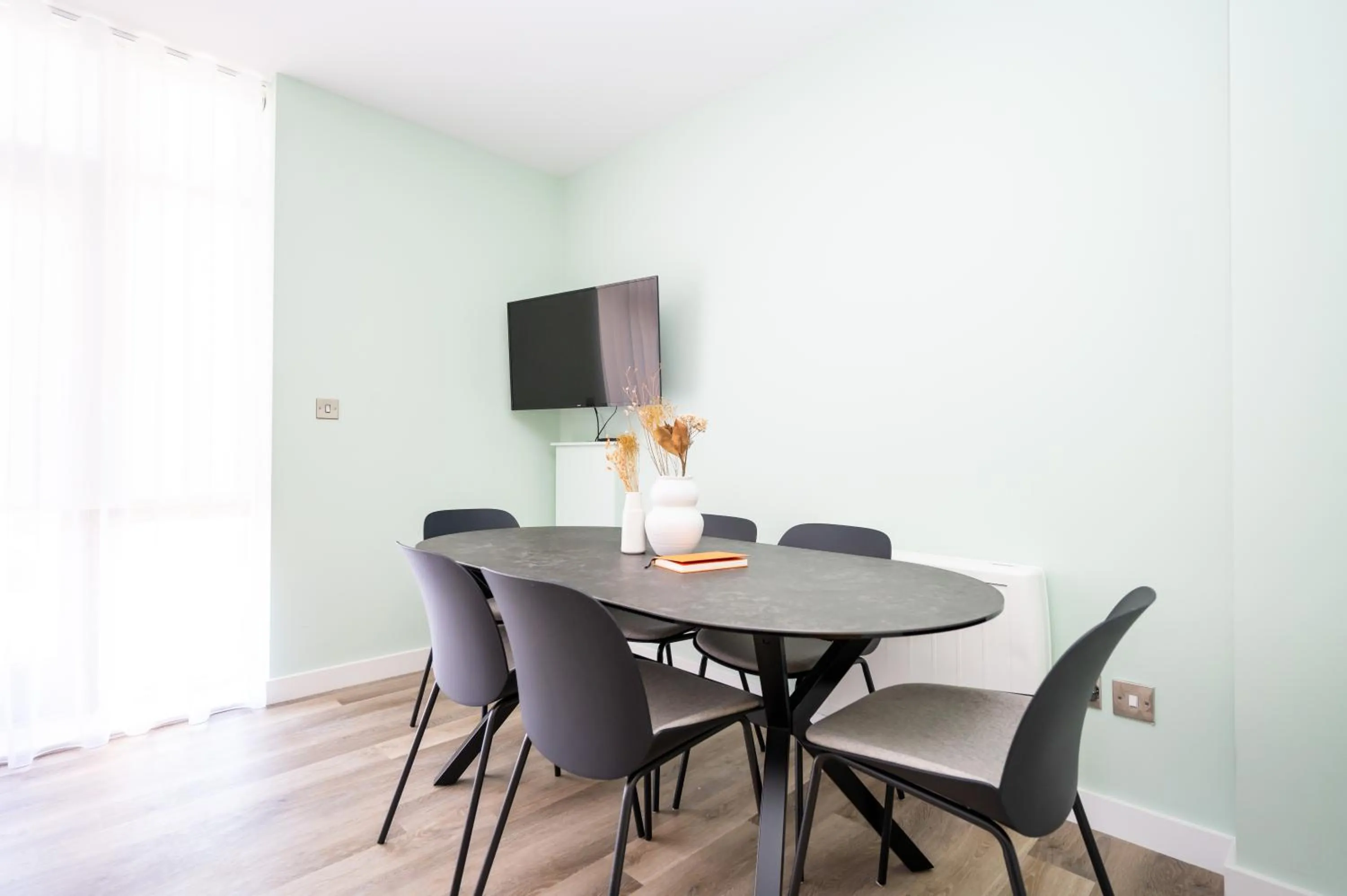 Dining area in Staycity Aparthotels Dublin Augustine