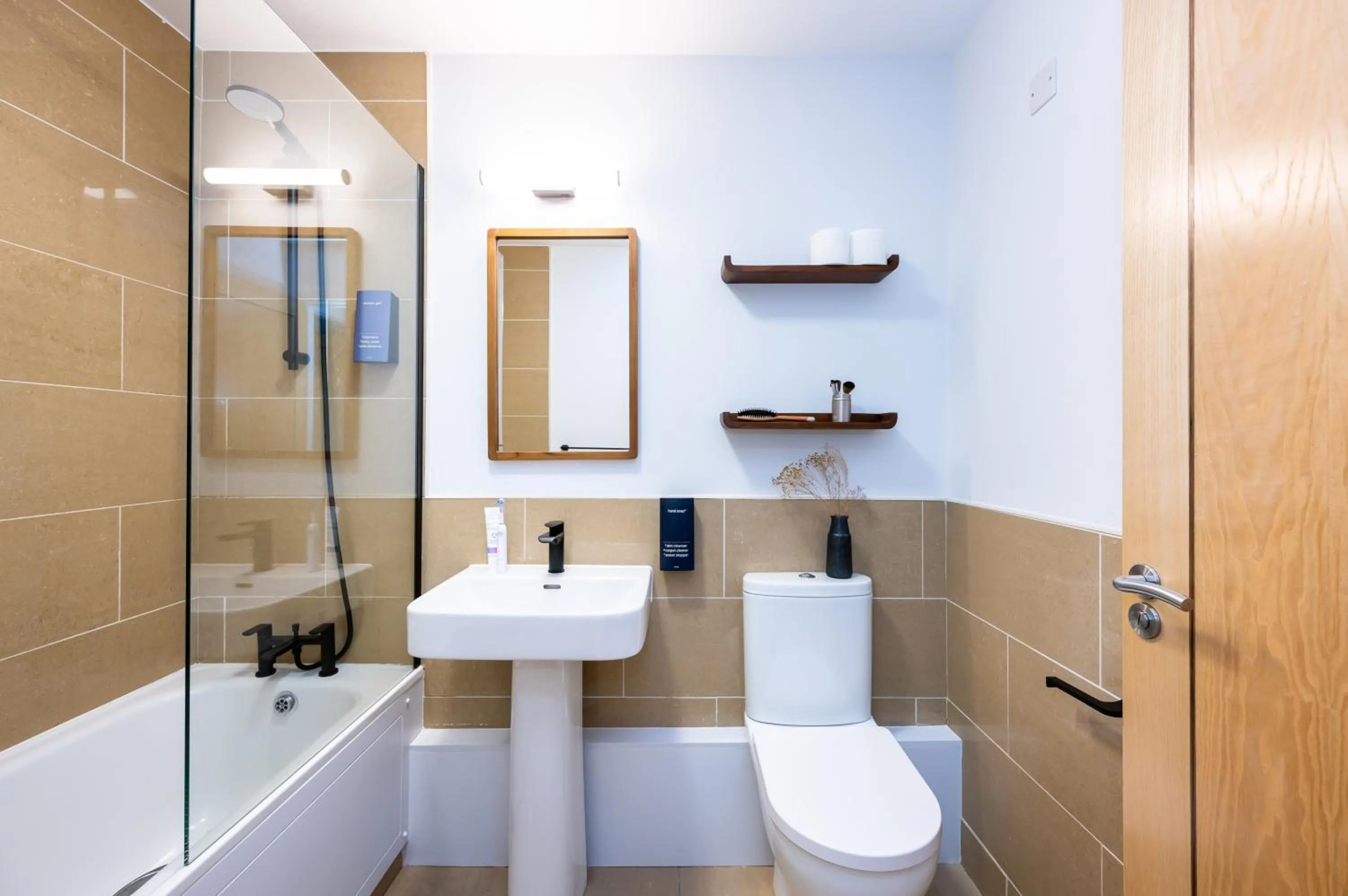 Shower in Staycity Aparthotels Dublin Augustine