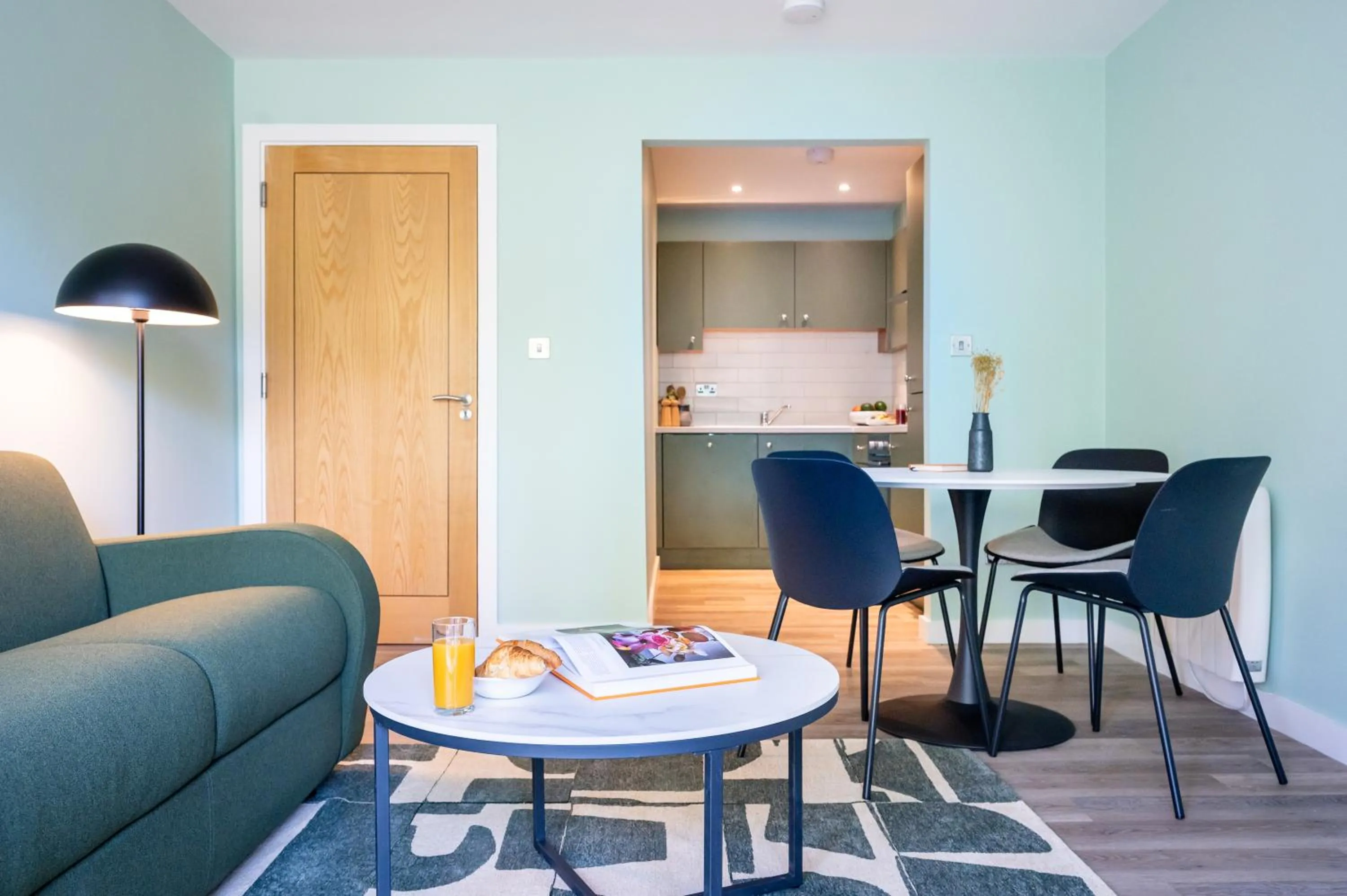 Seating area in Staycity Aparthotels Dublin Augustine