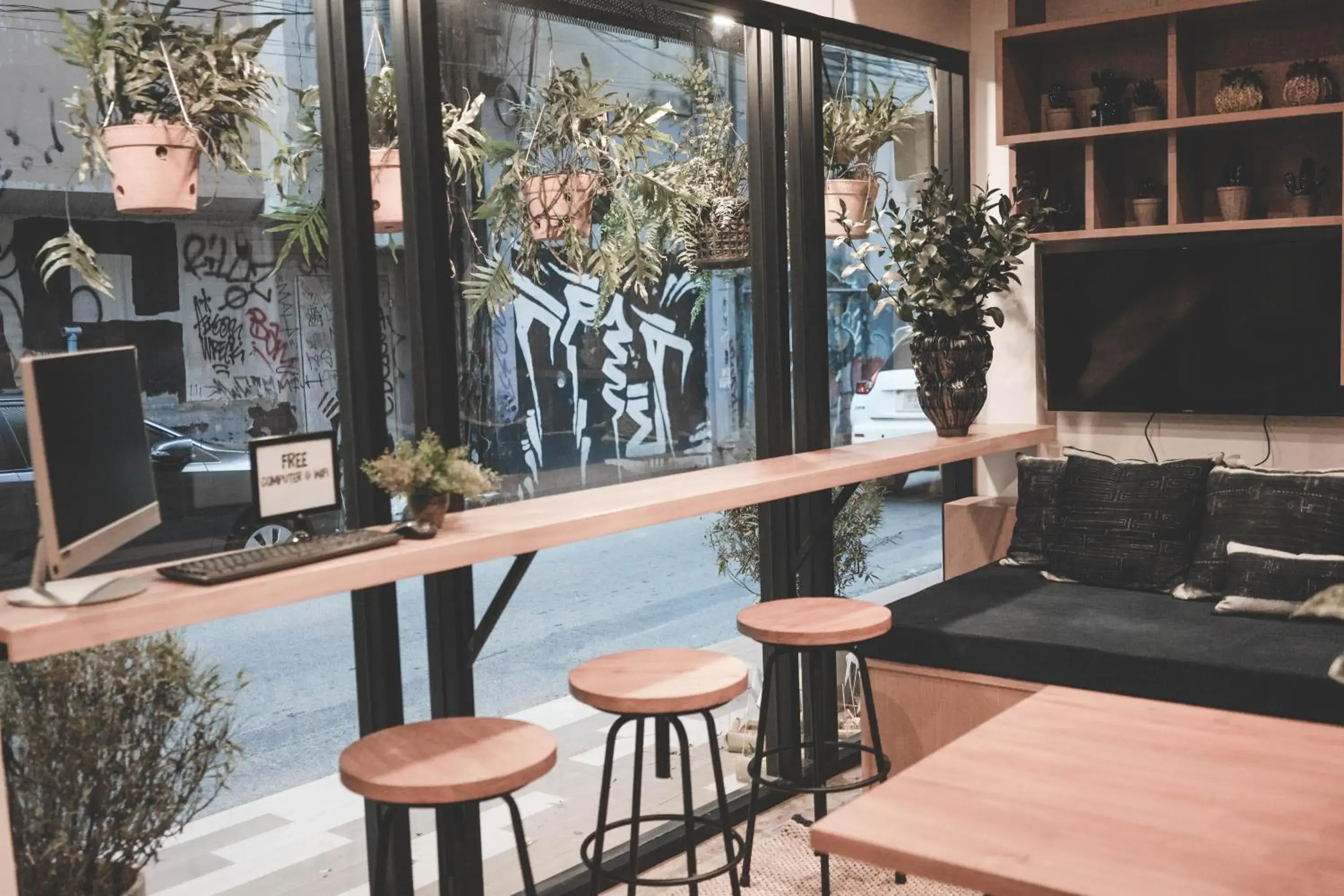 Restaurant/places to eat in Stay Thapae Hostel Restaurant/places to eat in Stay Thapae Hostel